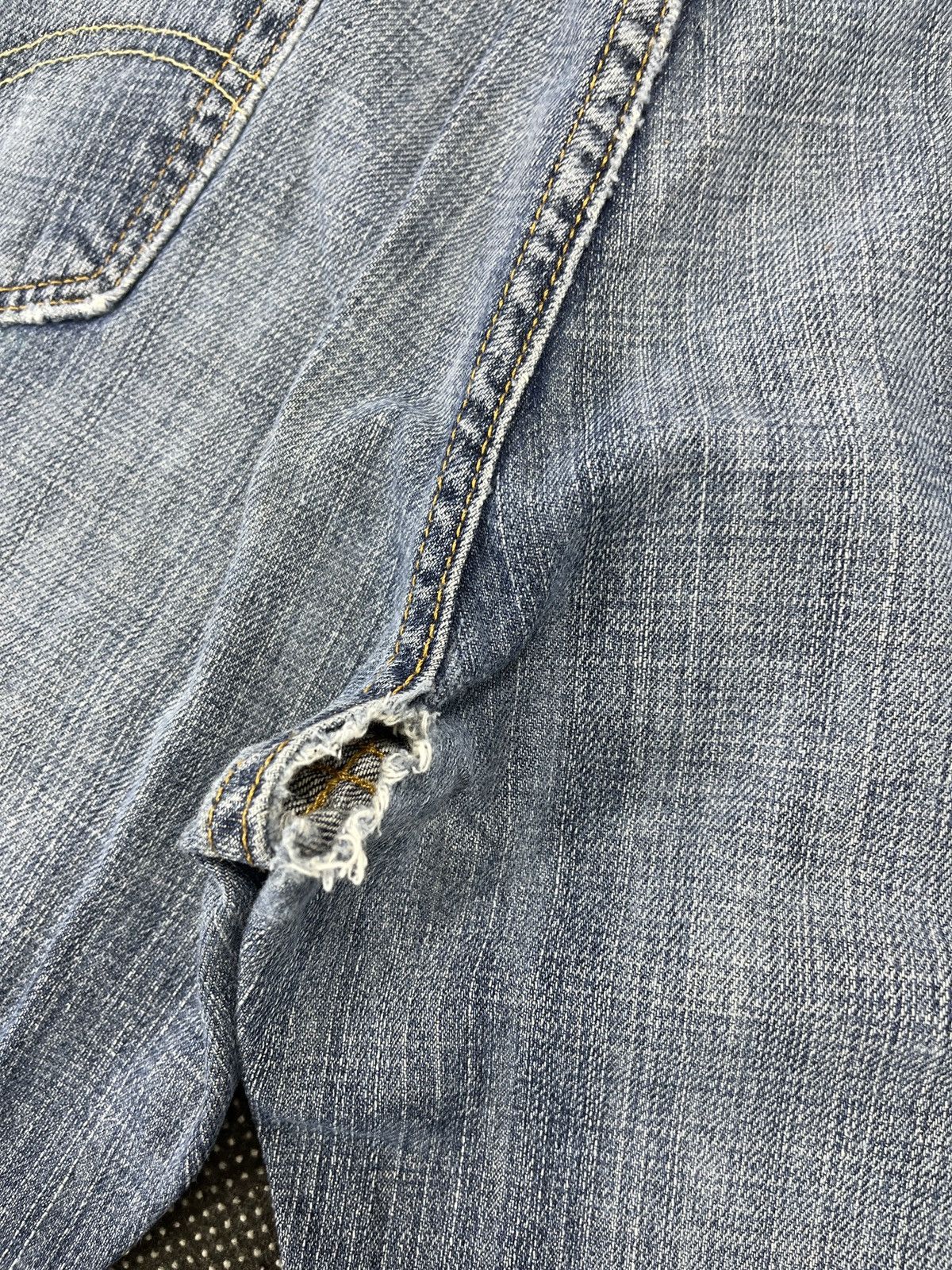 Levi's Vintage Levis 559 Distressed Jeans - J538 Size US 35 - 10 Thumbnail