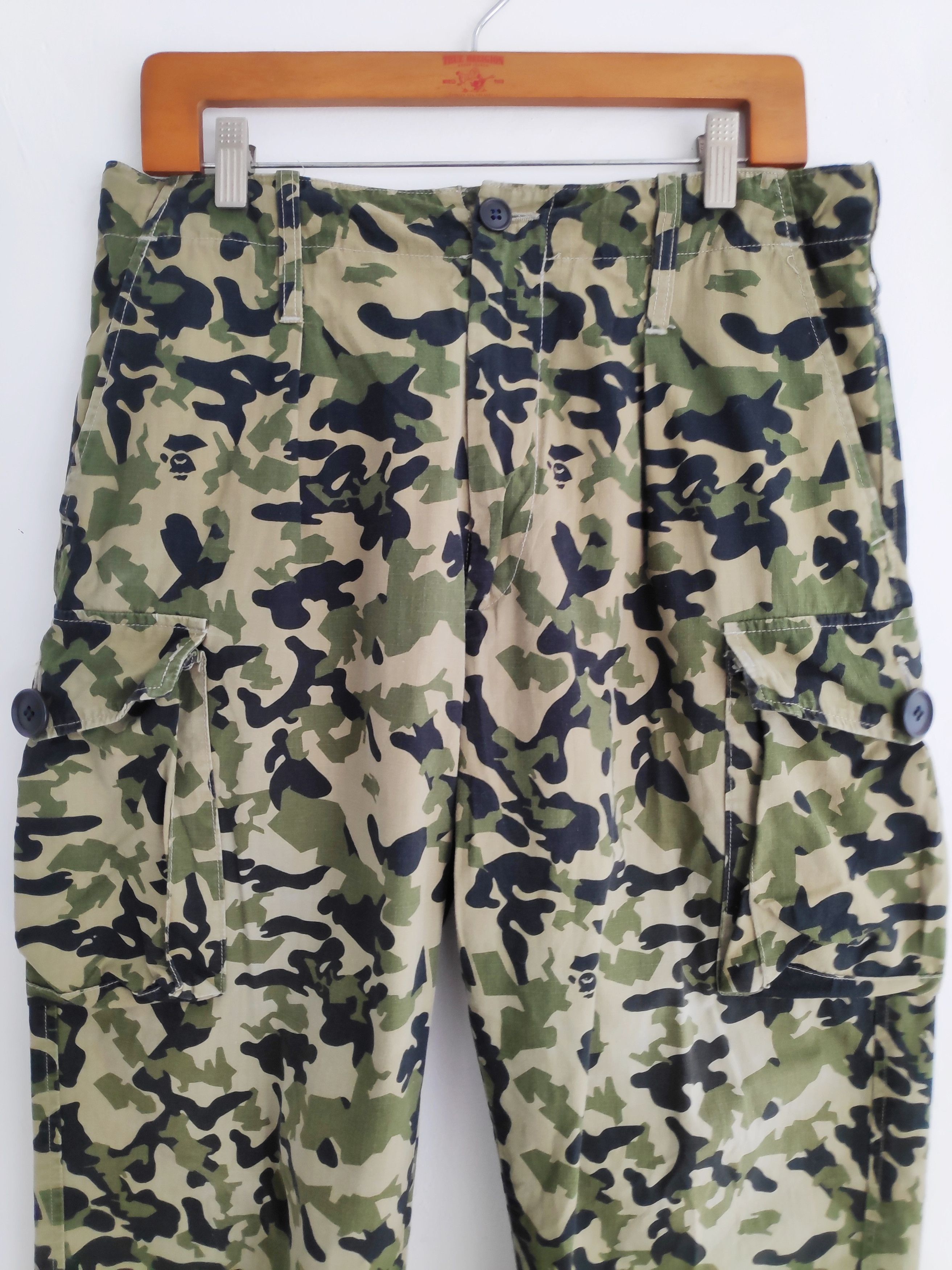 Bape × Vintage Camo Cargo Pants Size US 34 / EU 50 - 8 Thumbnail
