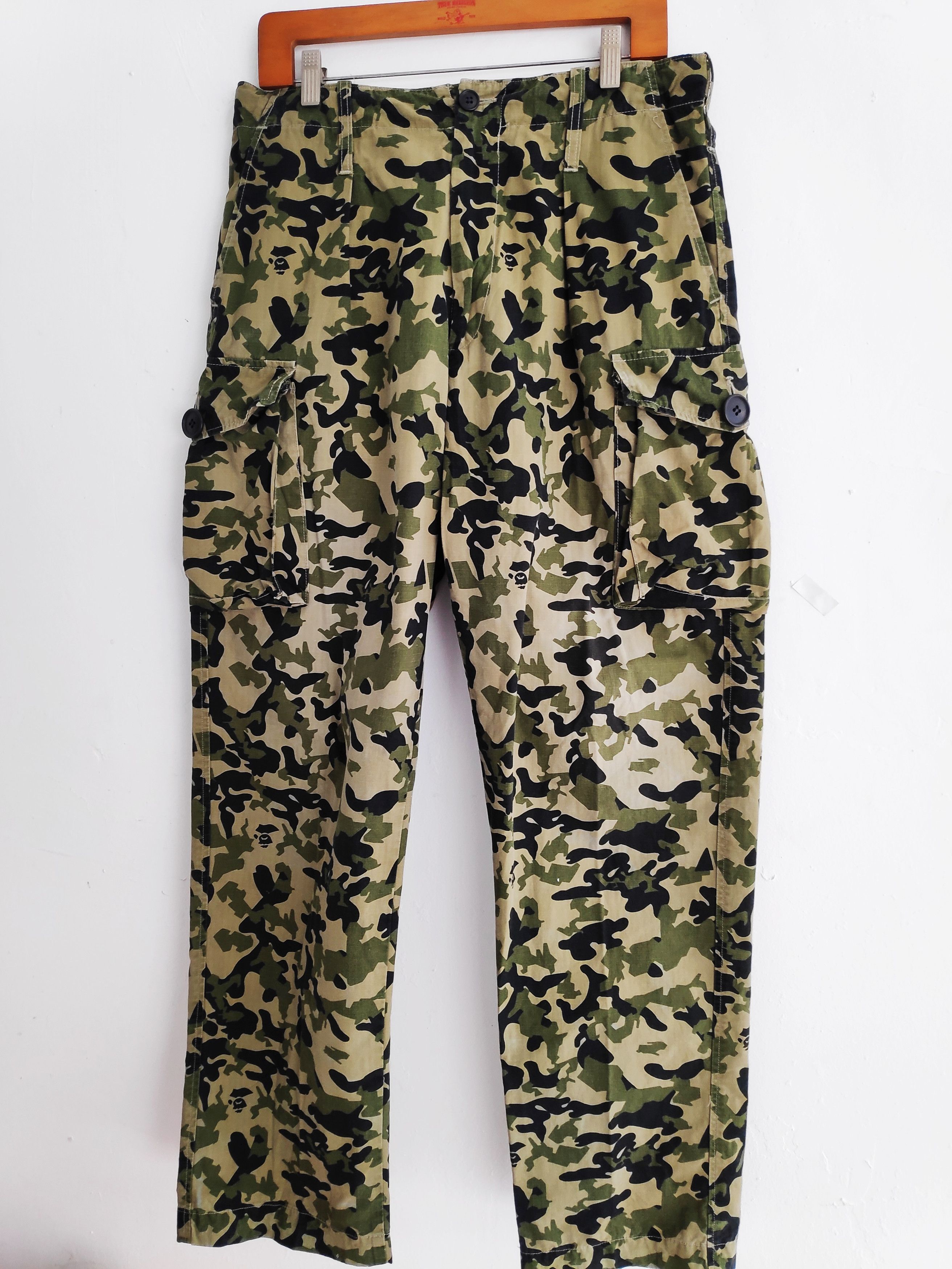 Bape × Vintage Camo Cargo Pants Size US 34 / EU 50 - 2 Thumbnail