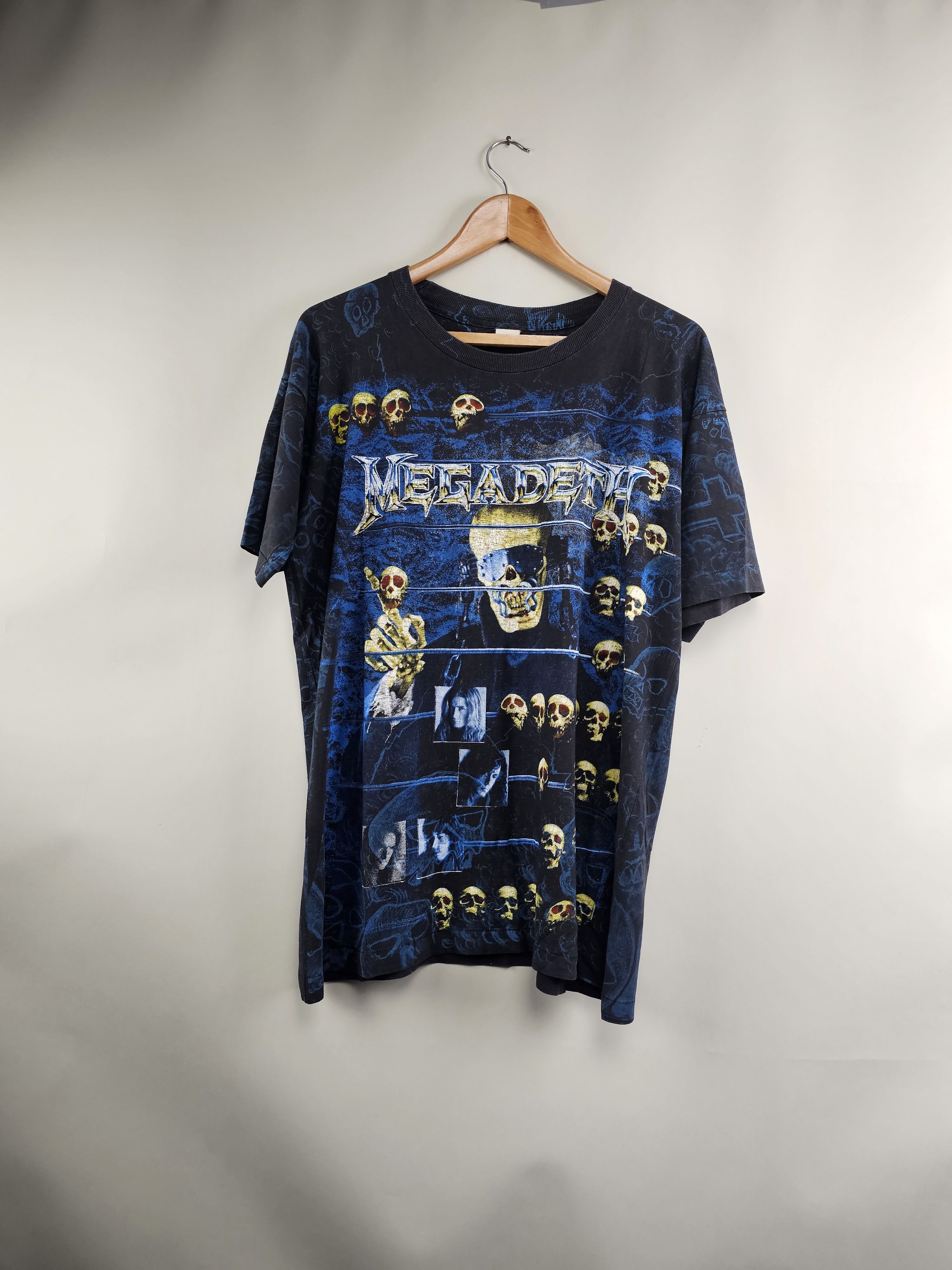 トップス Megadeth 90's Vtg 90s Megadeth Vic Goes To Hell T-Shirt Large Rock Band