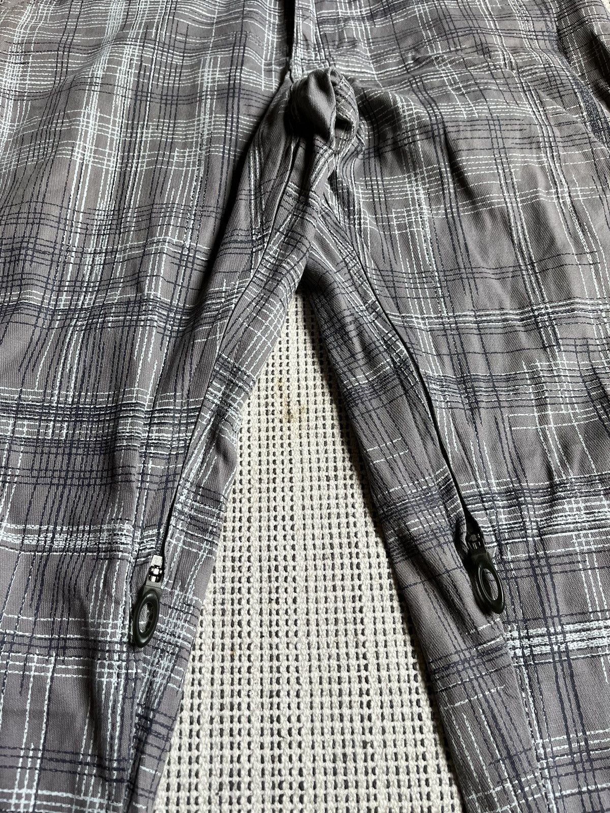 Oakley × Vintage Oakley pants all over script print trompe L’oeil lookalike Size US 30 / EU 46 - 6 Thumbnail