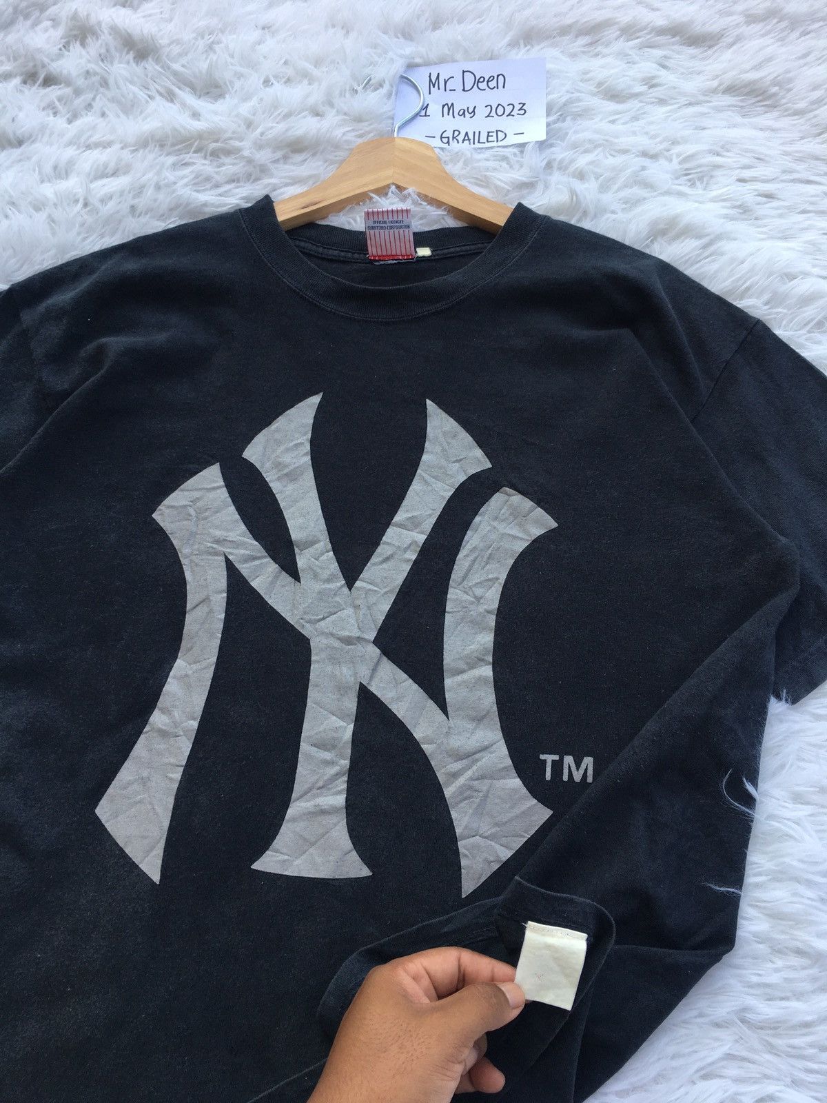 New York Yankees Rare Vintage New York Yankees Big Logo Tshirt Size US L / EU 52-54 / 3 - 11 Thumbnail