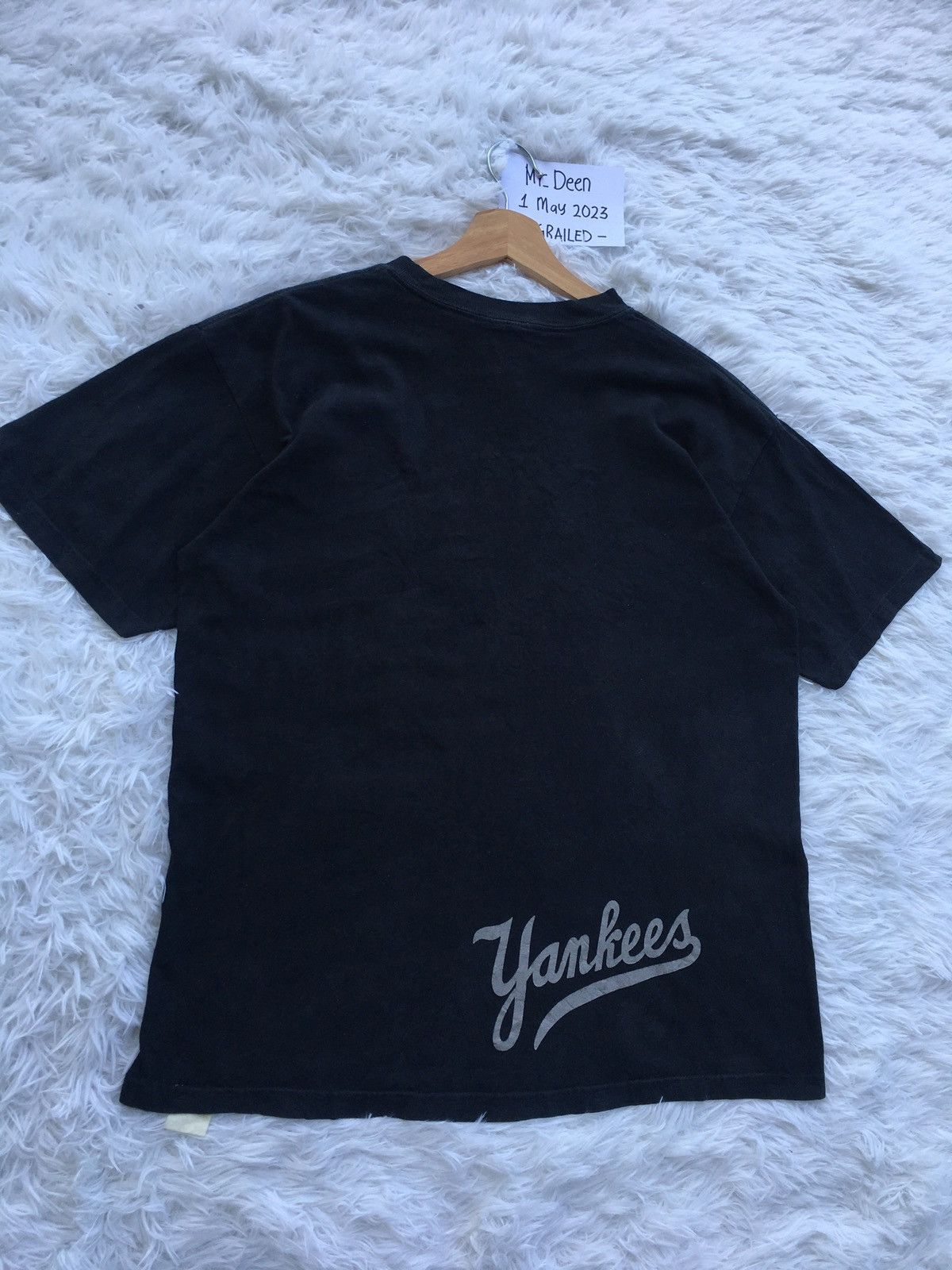 New York Yankees Rare Vintage New York Yankees Big Logo Tshirt Size US L / EU 52-54 / 3 - 14 Thumbnail