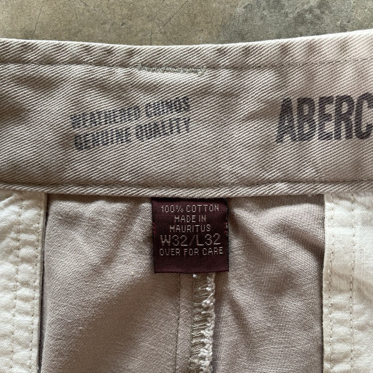 Abercrombie & Fitch Vintage Abercrombie & Fitch Faded Trousers Chinos Pants Size US 31 - 9 Thumbnail