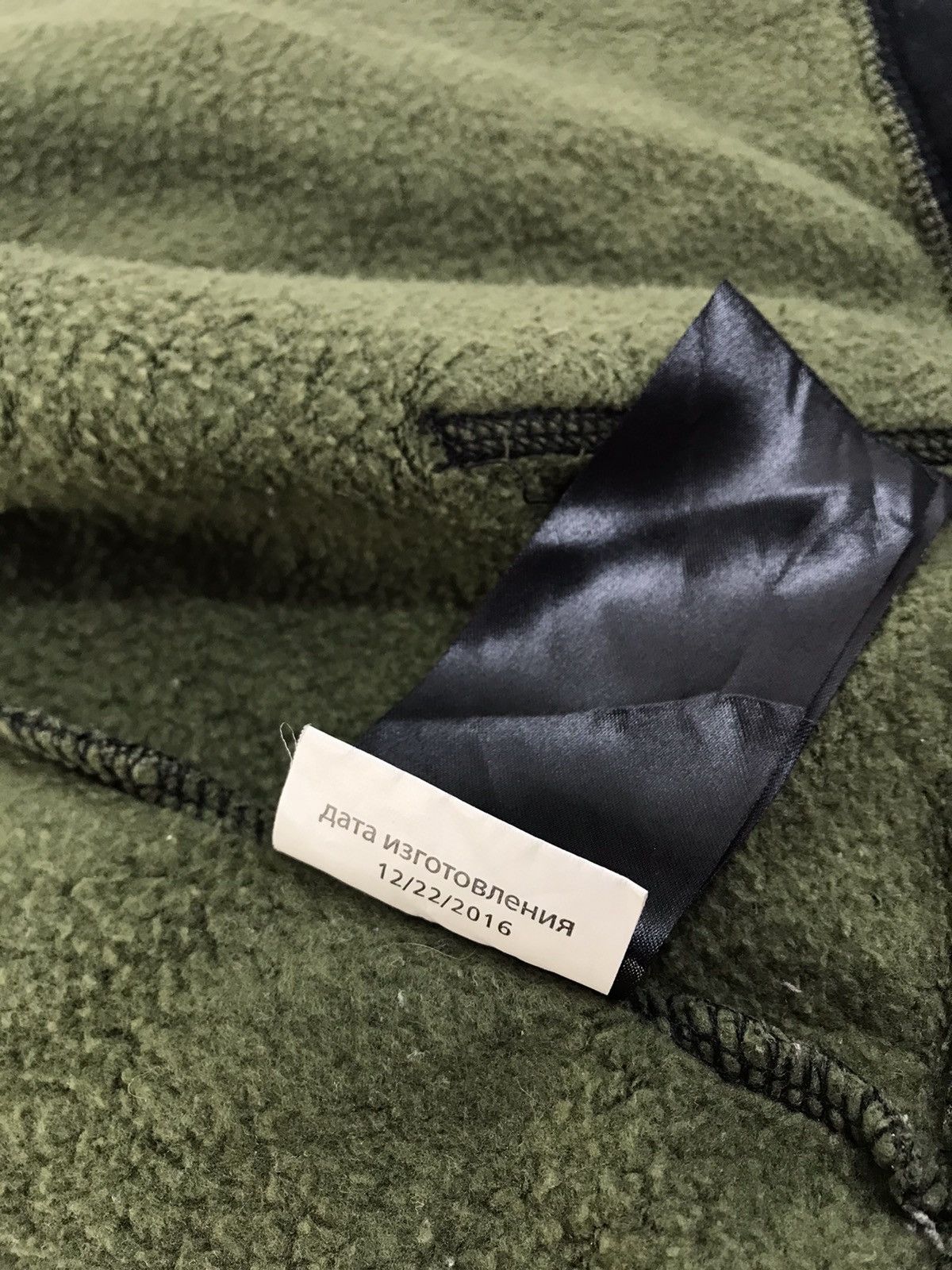 Burton Burton Green Camo Hoodies Full Zip Spell Out Big Logo Design Size US XL / EU 56 / 4 - 11 Thumbnail