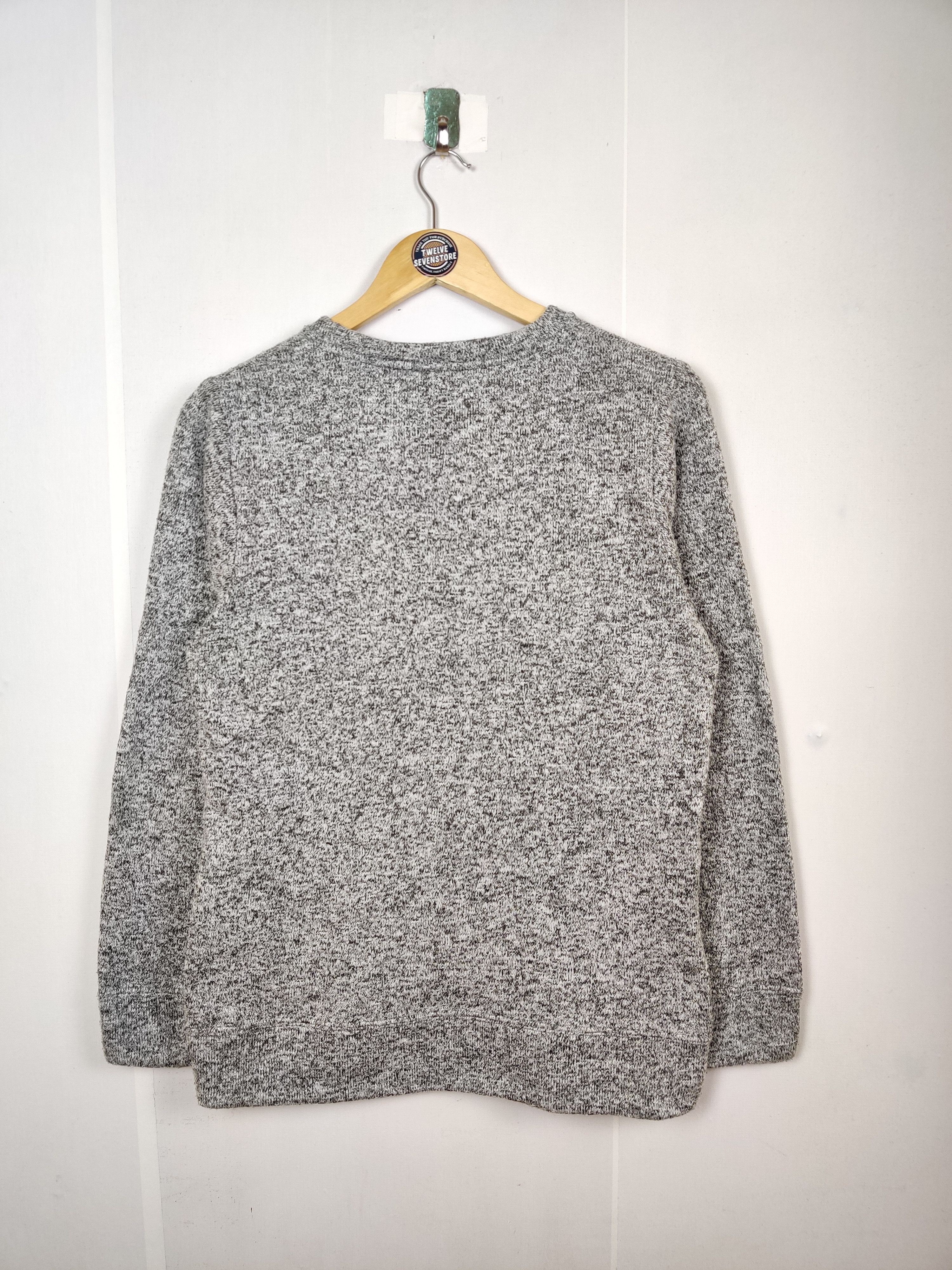 Disney Vintage Disney Mickey Mouse Crewneck Sweatshirt Size US L / EU 52-54 / 3 - 9 Thumbnail