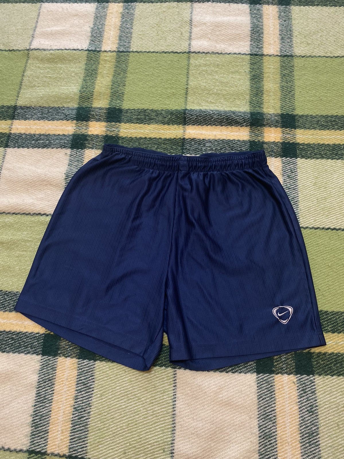 Nike Vintage Nike shorts streetwear swoosh casual y2k size M Size US 32 / EU 48 - 1 Thumbnail