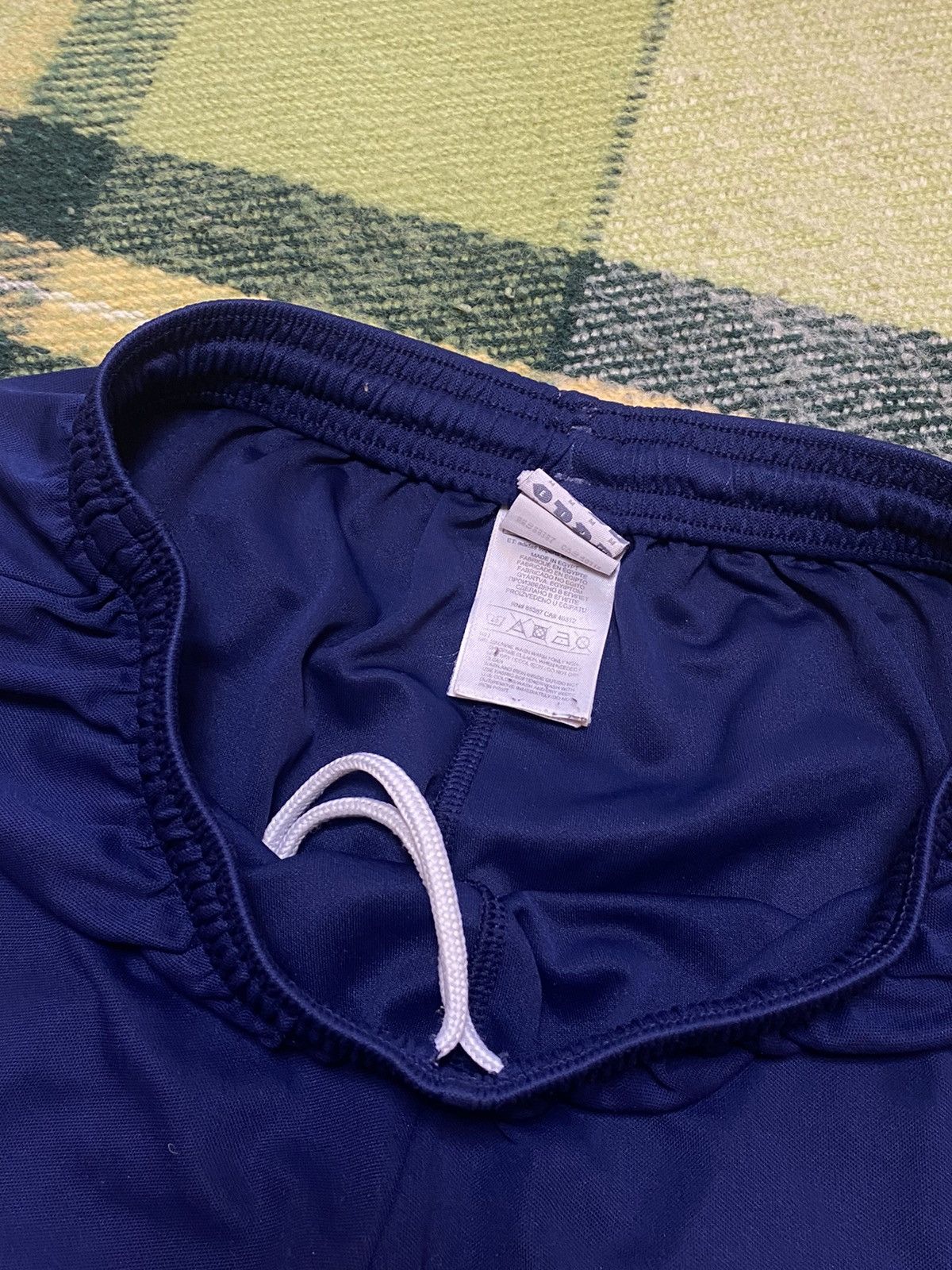 Adidas Vintage Adidas shorts streetwear y2k casual style size M Size US 32 / EU 48 - 3 Thumbnail