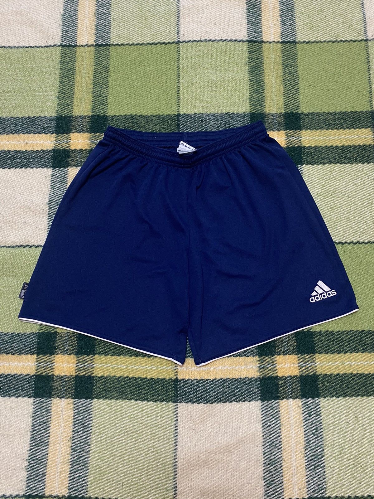 Adidas Vintage Adidas shorts streetwear y2k casual style size M Size US 32 / EU 48 - 1 Thumbnail