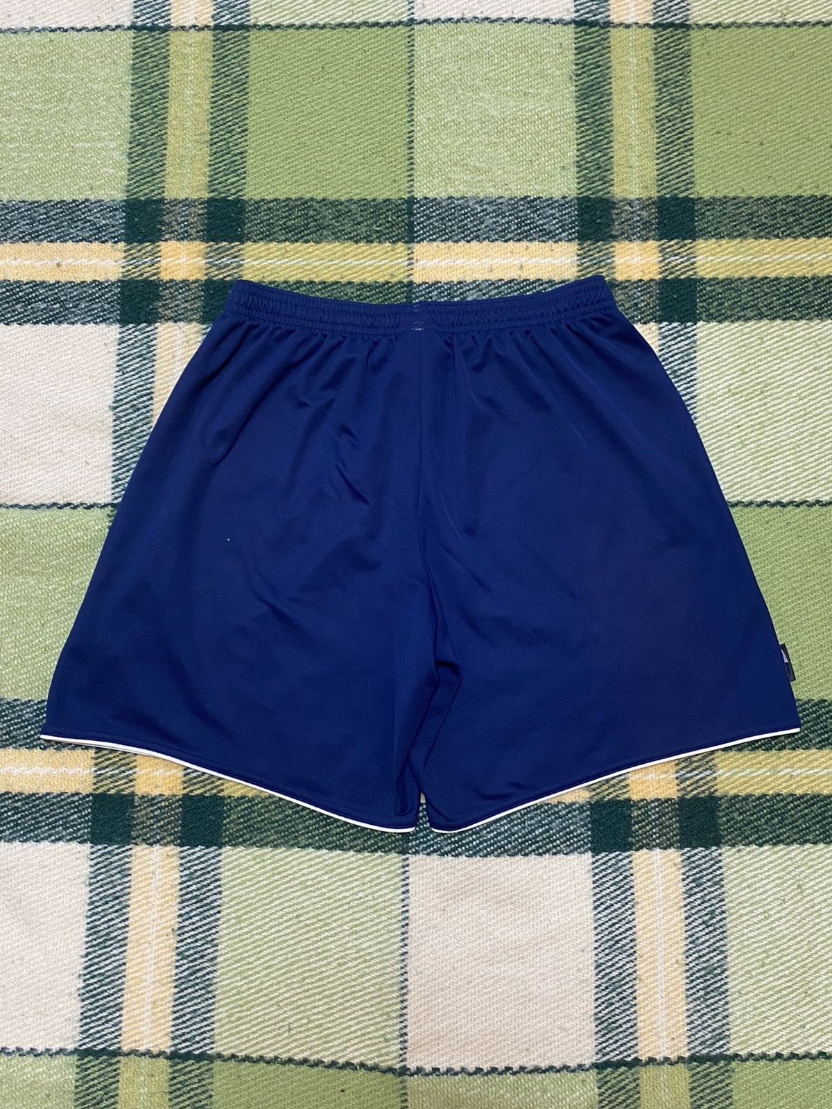 Adidas Vintage Adidas shorts streetwear y2k casual style size M Size US 32 / EU 48 - 2 Thumbnail
