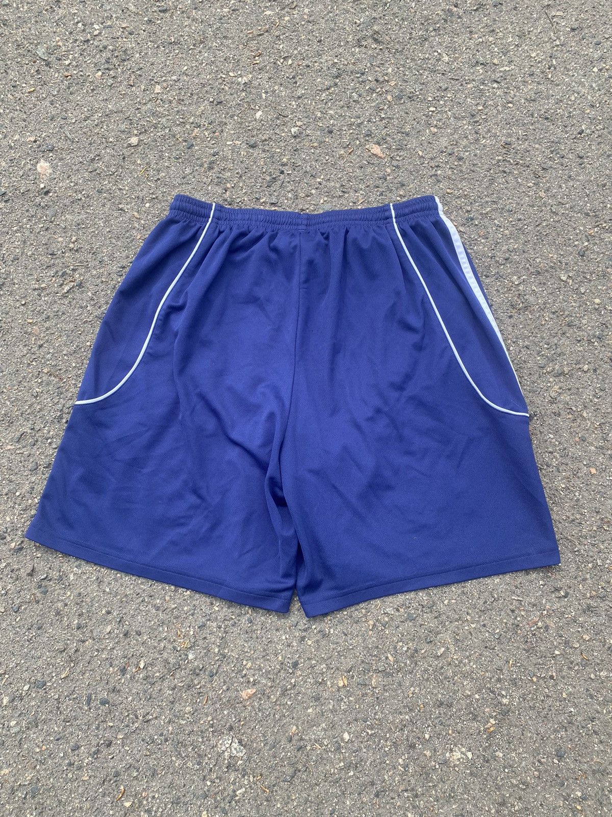 Adidas Vintage Adidas shorts streetwear y2k casual style size XL Size US 36 / EU 52 - 2 Thumbnail