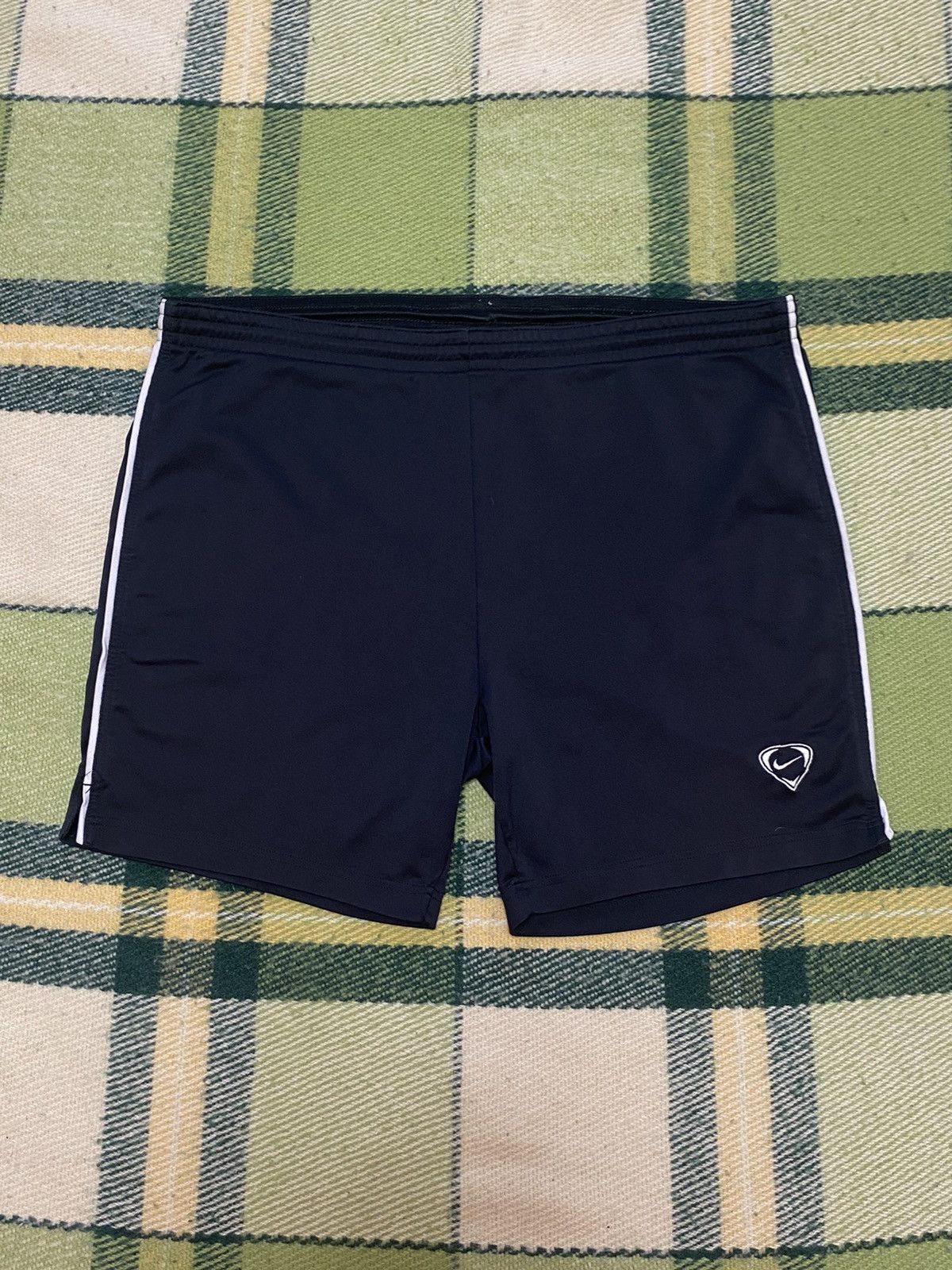 Nike Vintage Nike shorts streetwear swoosh casual y2k size XL Size US 36 / EU 52 - 1 Thumbnail