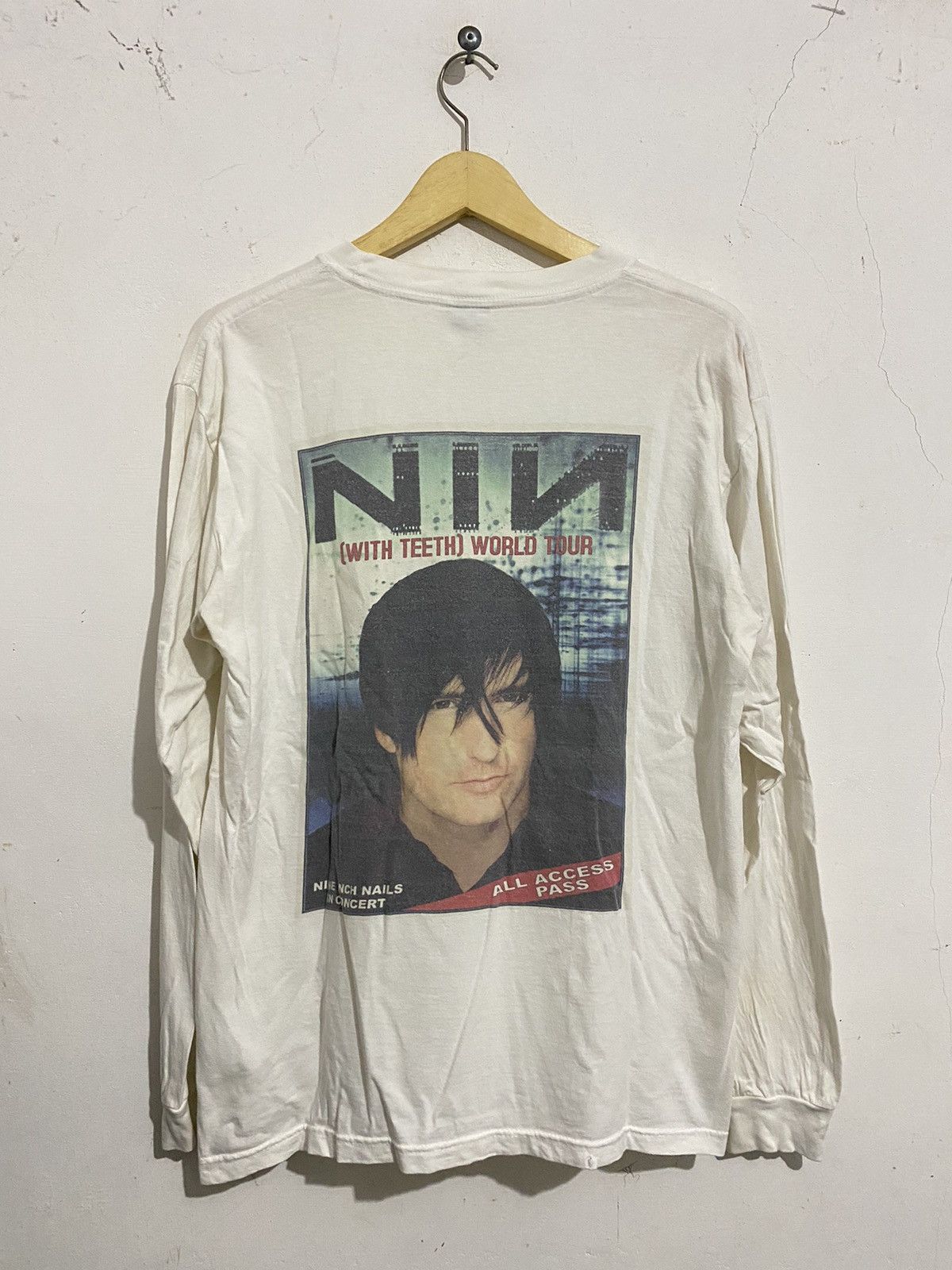 Band Tees 💸BINDINGOFFER💸NIN With Teeth World Tour 2005 Bootleg Rare Size US M / EU 48-50 / 2 - 4 Thumbnail