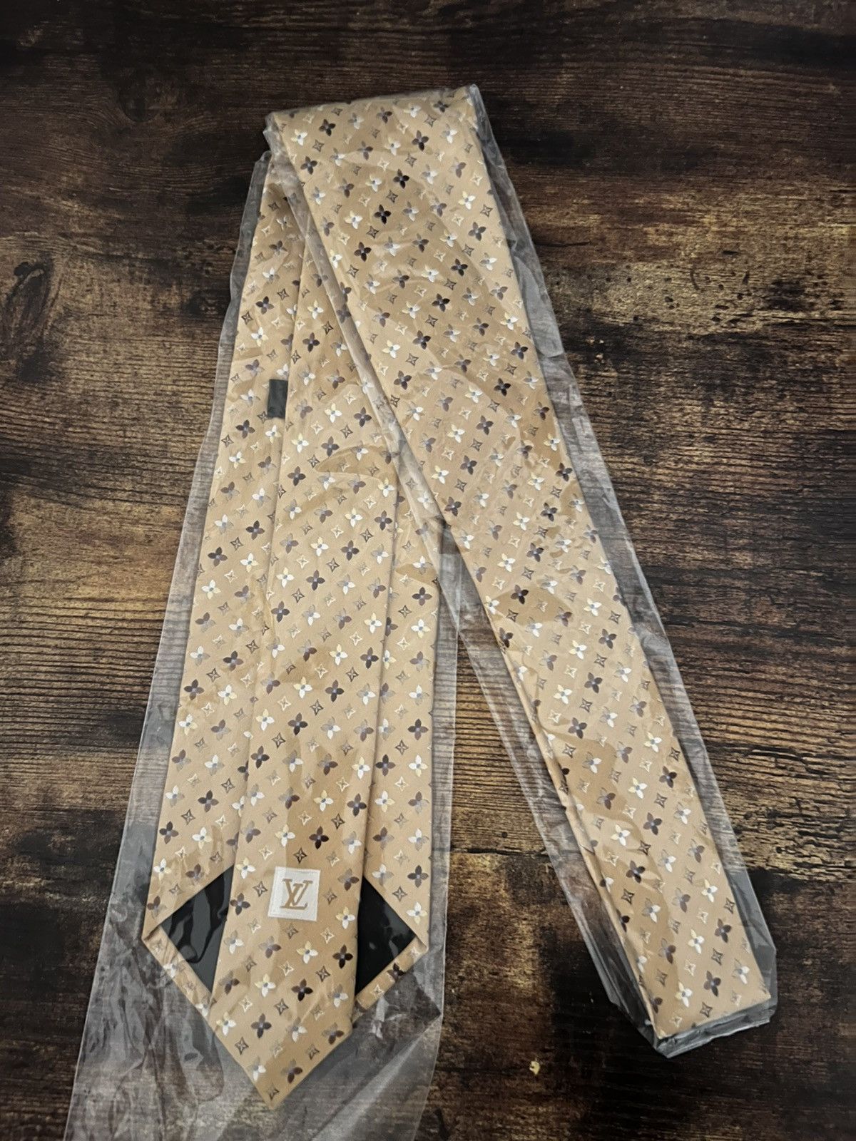 LOUIS VUITTON NEW TIE