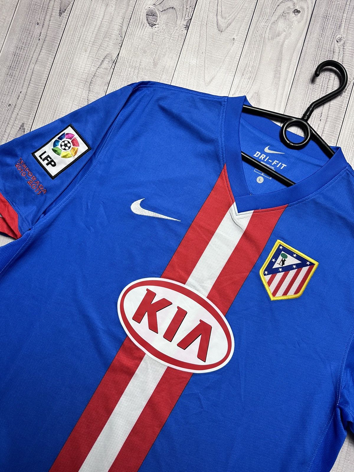 Nike × Vintage Vintage Nike soccer jersey Atletico Madrid size L blue rare Size US L / EU 52-54 / 3 - 2 Thumbnail