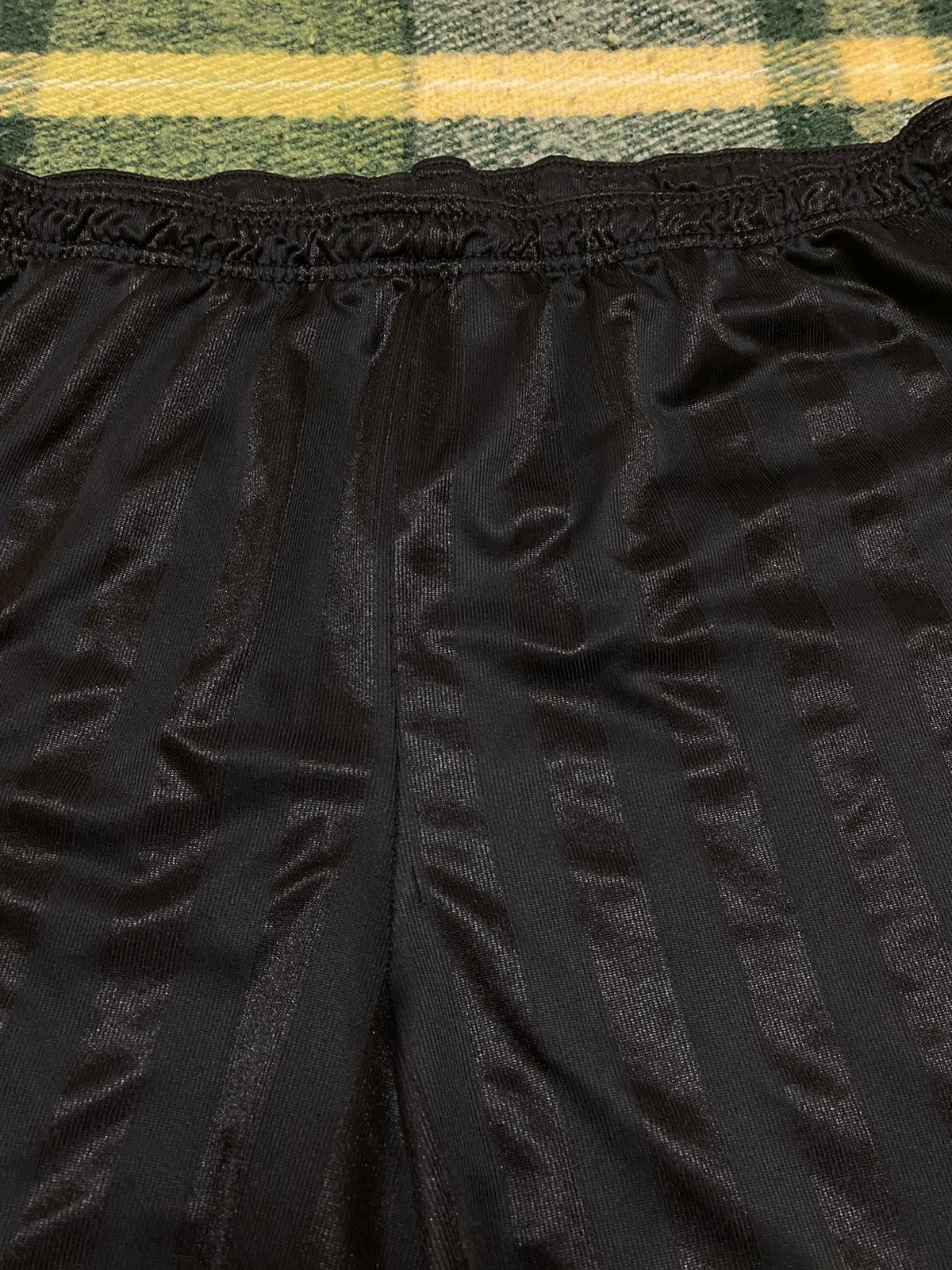 Nike Vintage Nike shorts streetwear swoosh casual y2k size XXL Size US 38 / EU 54 - 2 Thumbnail