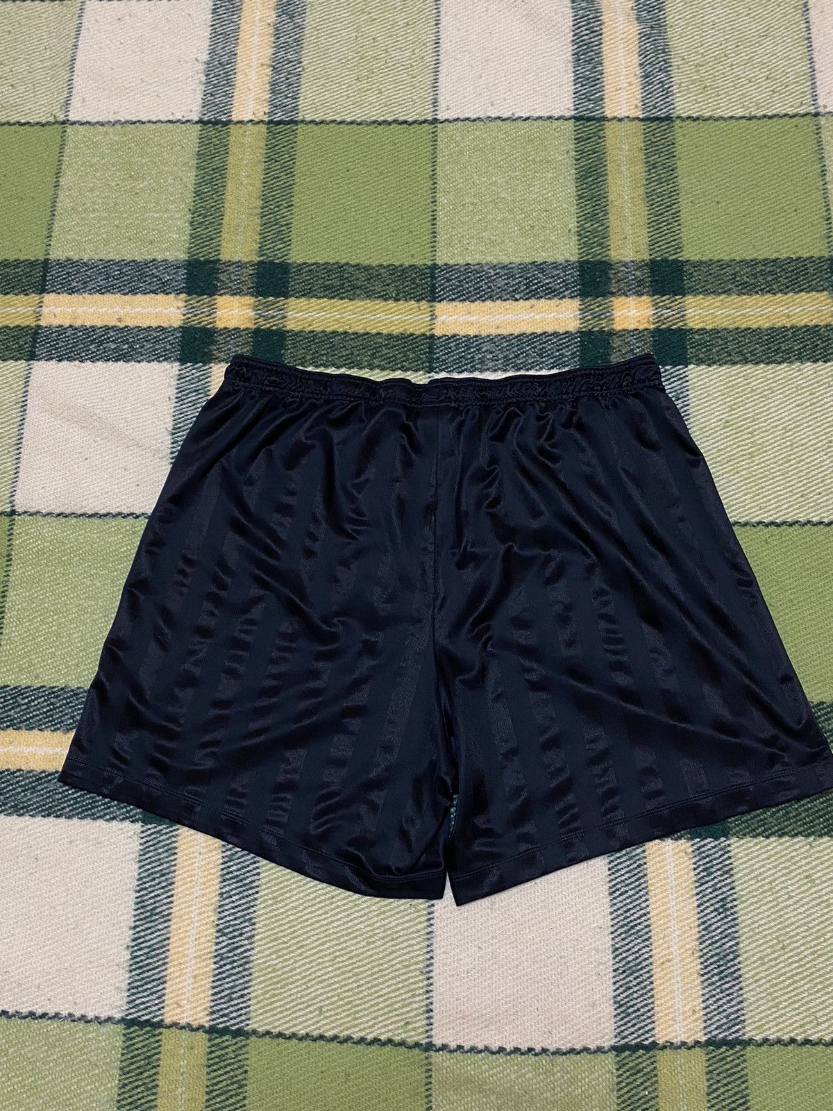 Nike Vintage Nike shorts streetwear swoosh casual y2k size XXL Size US 38 / EU 54 - 3 Thumbnail