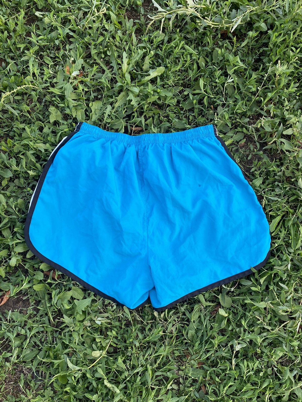 Nike Vintage Nike shorts streetwear swoosh casual y2k size M Size US 32 / EU 48 - 2 Thumbnail