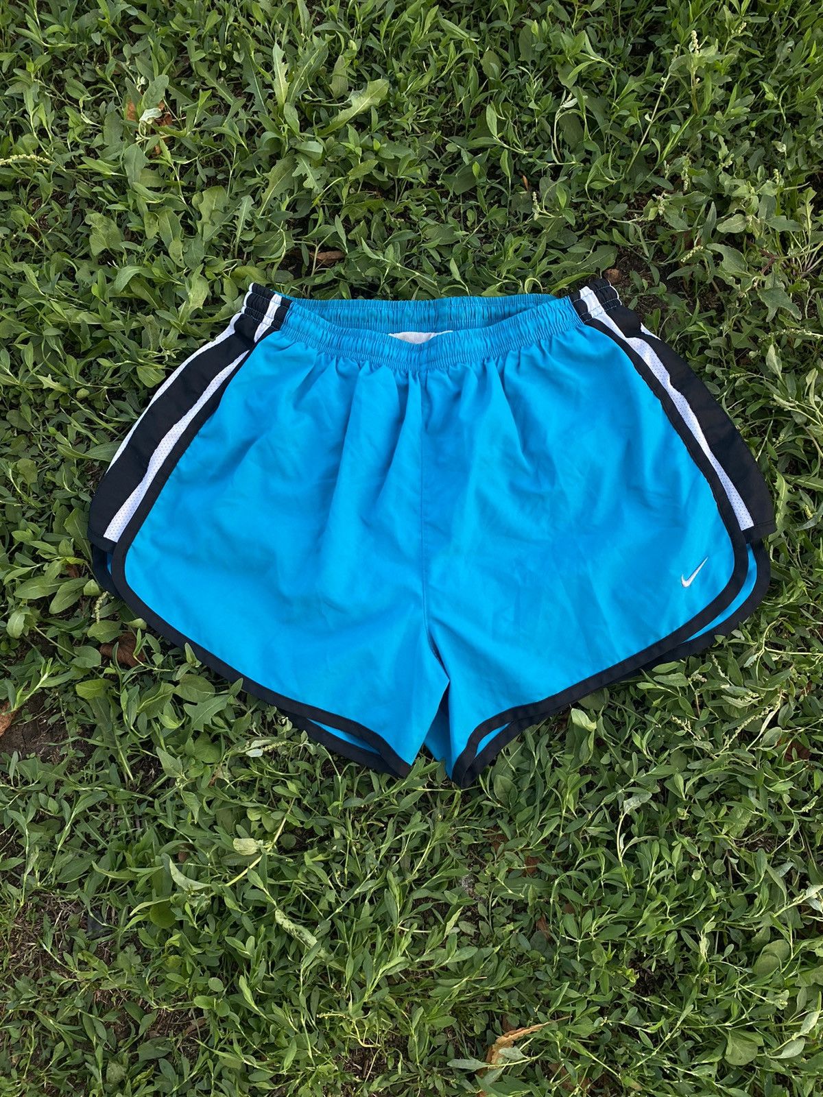 Nike Vintage Nike shorts streetwear swoosh casual y2k size M Size US 32 / EU 48 - 1 Thumbnail