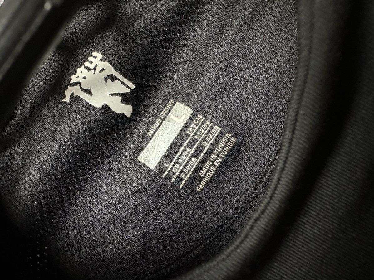 Nike × Vintage Vintage Soccer Jersey Manchester United size L 32 Tevez rare Size US L / EU 52-54 / 3 - 6 Thumbnail