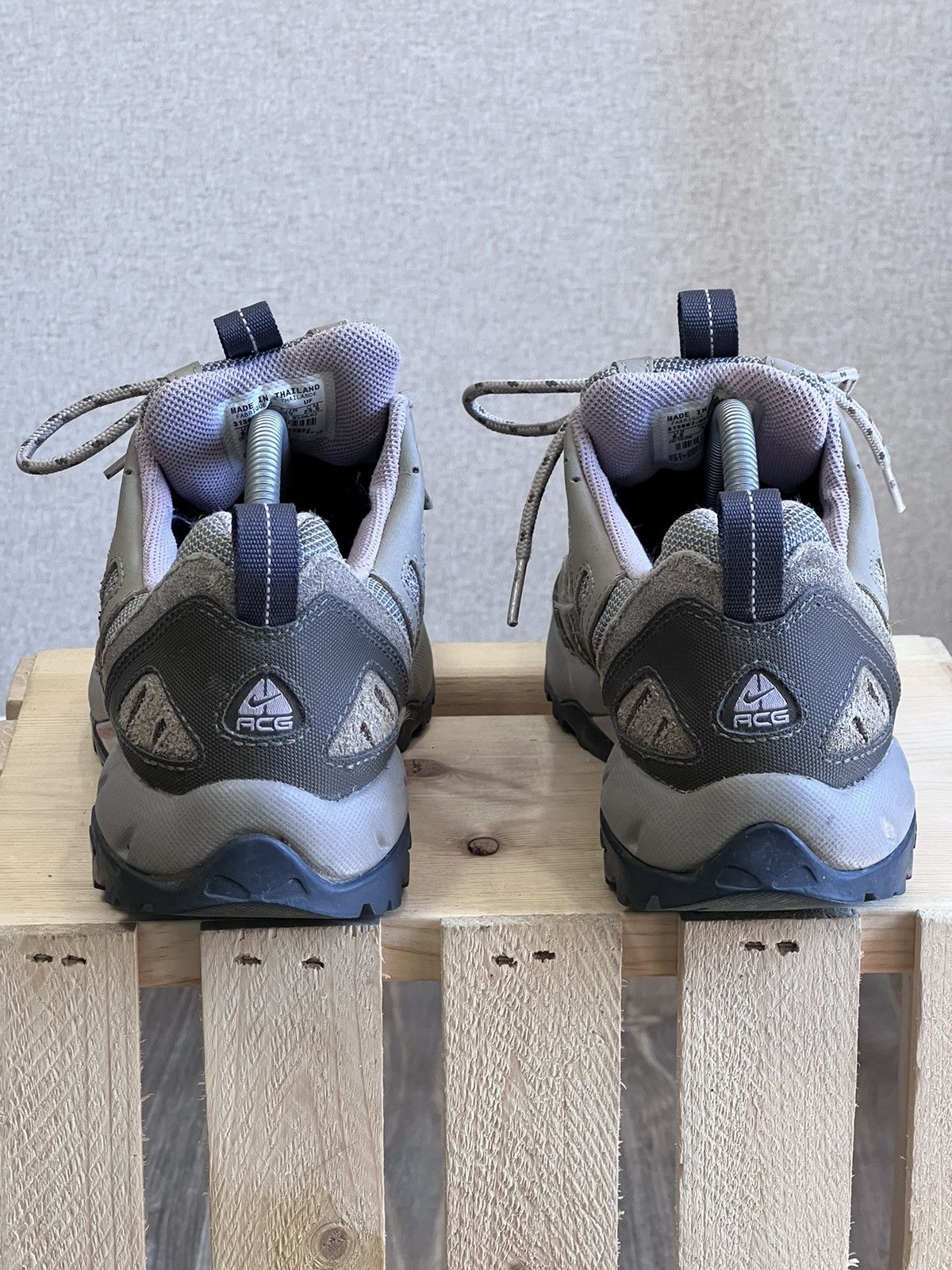 Nike Vintage Nike ACG gore tex XCR grey hiking boots shoes Size US 7 / EU 40 - 5 Thumbnail