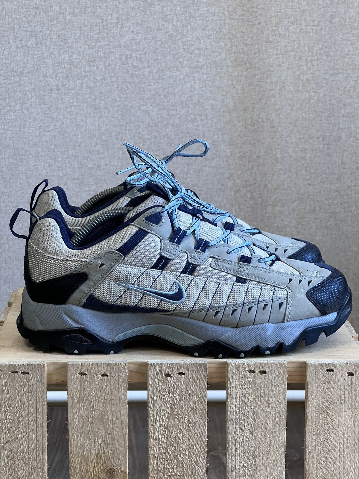 Nike Vintage Nike ACG grey hiking boots shoes Size US 7.5 / EU 40-41 - 1 Thumbnail