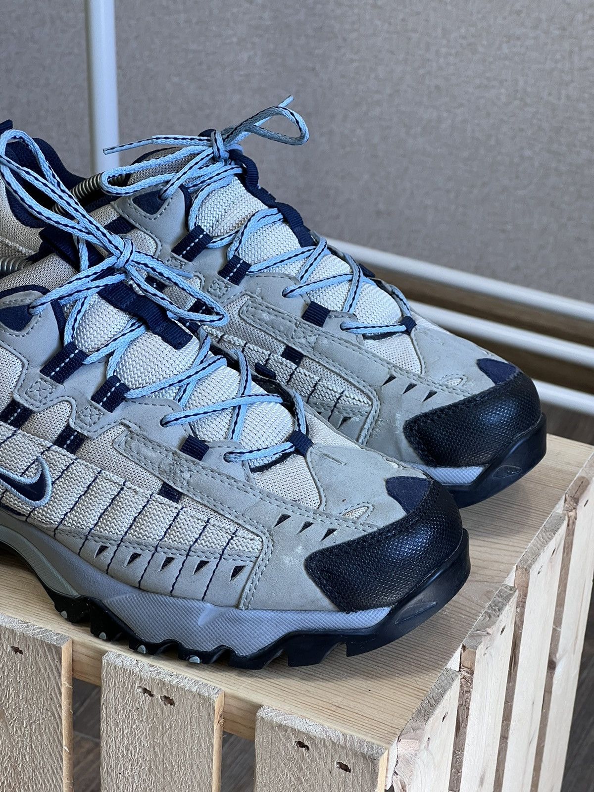 Nike Vintage Nike ACG grey hiking boots shoes Size US 7.5 / EU 40-41 - 2 Thumbnail