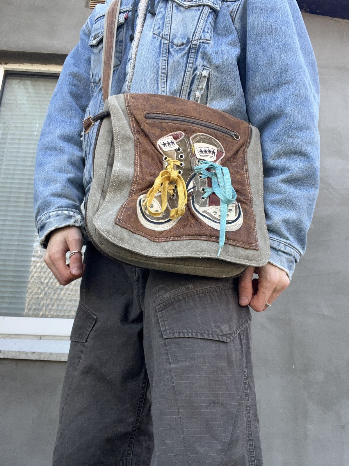 Japanese Brand Vintage Y2K Bag Messenger Sneakers with Laces Japanese Size ONE SIZE - 11 Thumbnail