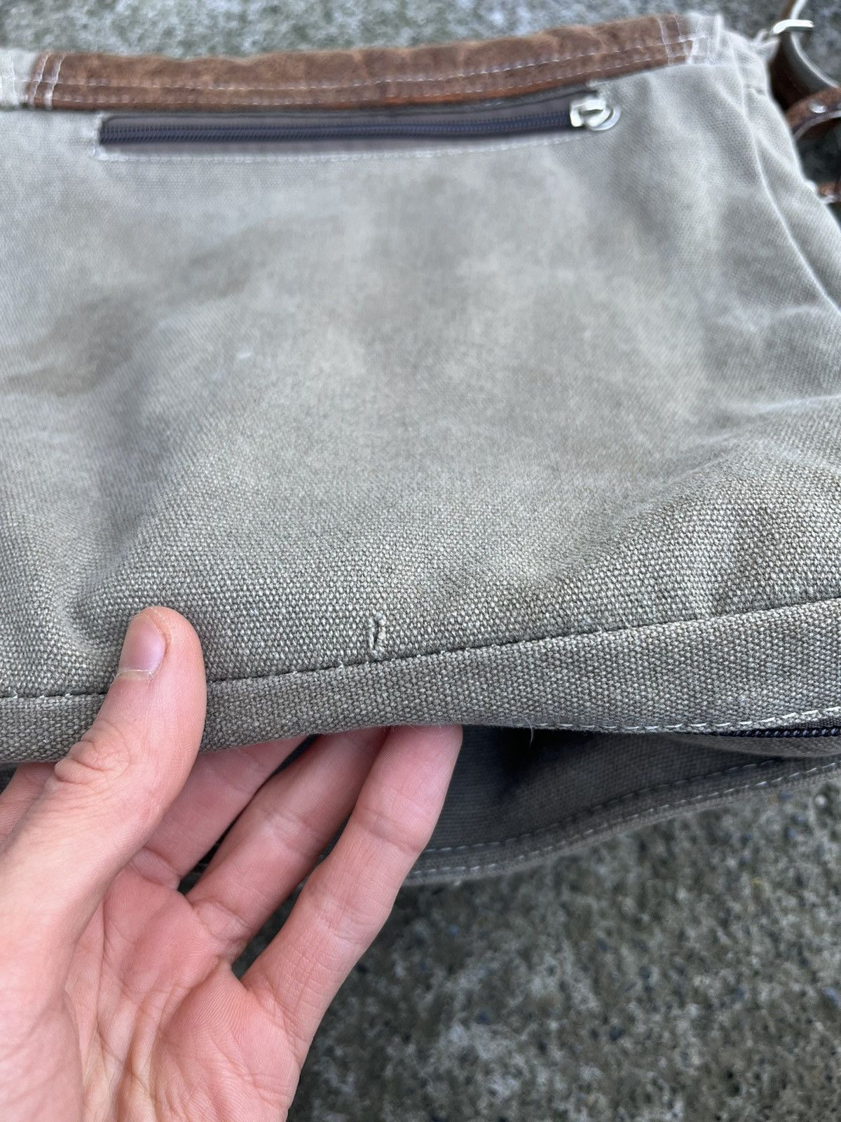 Japanese Brand Vintage Y2K Bag Messenger Sneakers with Laces Japanese Size ONE SIZE - 4 Thumbnail
