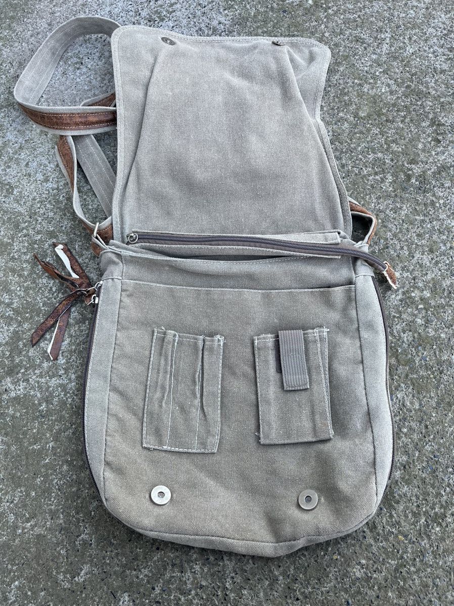 Japanese Brand Vintage Y2K Bag Messenger Sneakers with Laces Japanese Size ONE SIZE - 6 Thumbnail