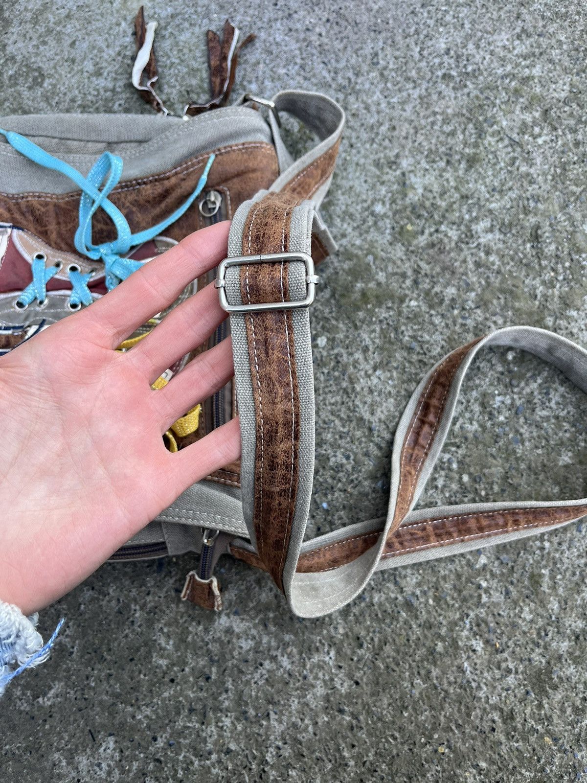 Japanese Brand Vintage Y2K Bag Messenger Sneakers with Laces Japanese Size ONE SIZE - 10 Thumbnail