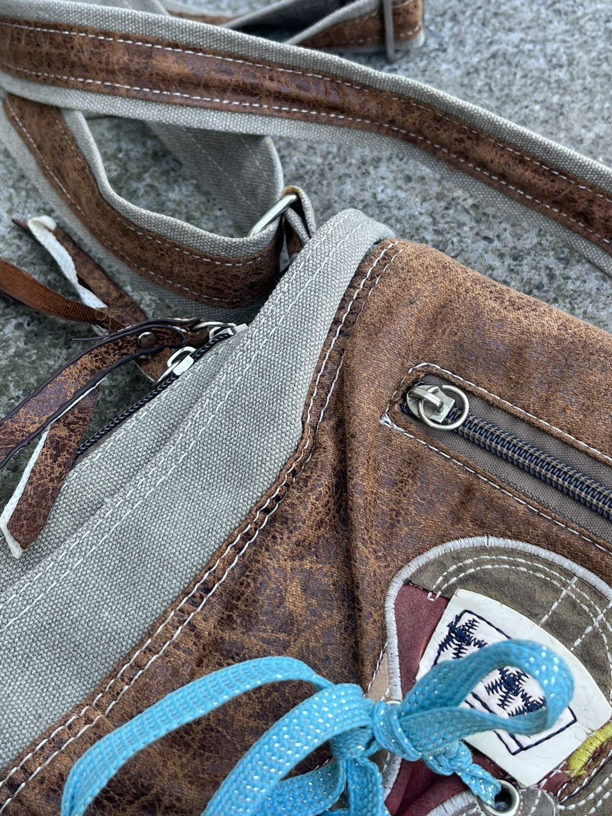 Japanese Brand Vintage Y2K Bag Messenger Sneakers with Laces Japanese Size ONE SIZE - 5 Thumbnail