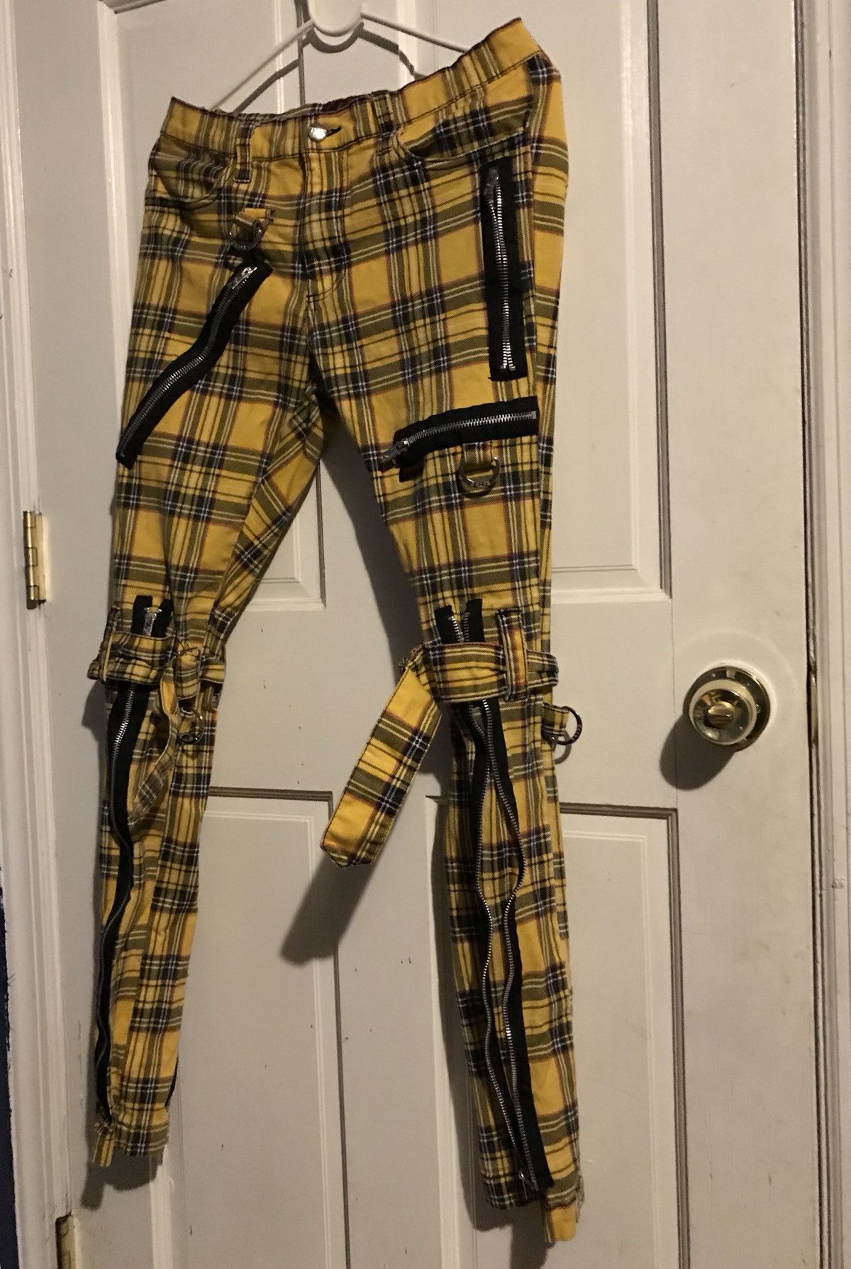 Yellow bondage pants