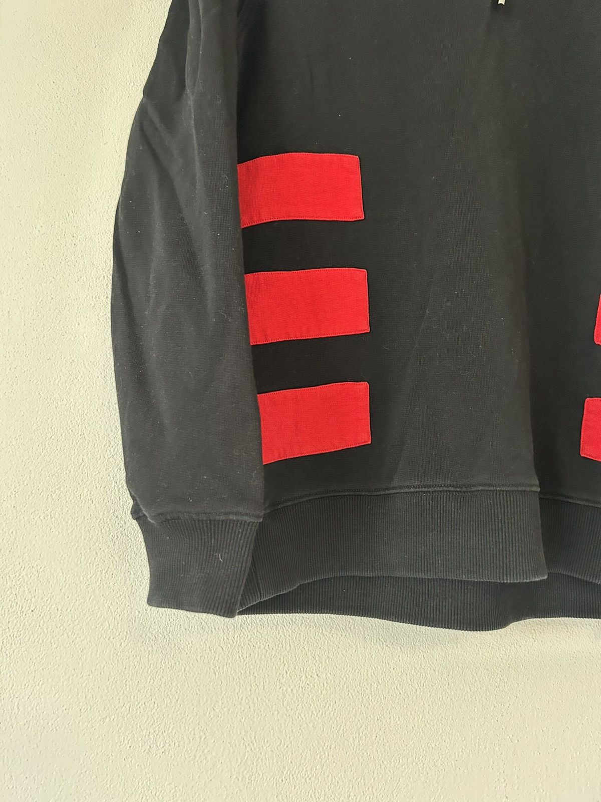 Givenchy Black Hoodie with Red Applications Size US S / EU 44-46 / 1 - 3 Thumbnail