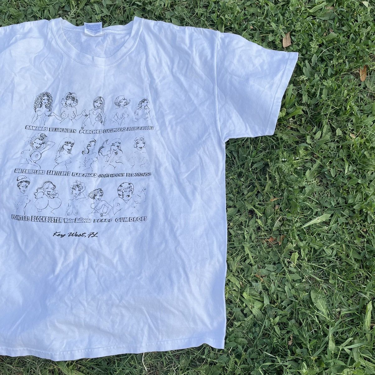 Vintage Vintage 90s All Over Print Graphic Tee Streetwear Humor L Size US L / EU 52-54 / 3 - 3 Thumbnail