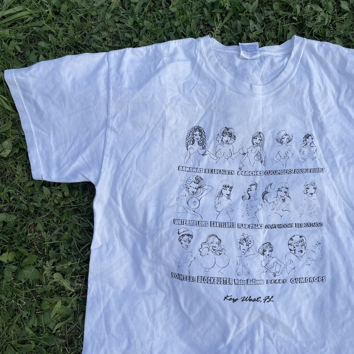 Vintage Vintage 90s All Over Print Graphic Tee Streetwear Humor L Size US L / EU 52-54 / 3 - 4 Thumbnail