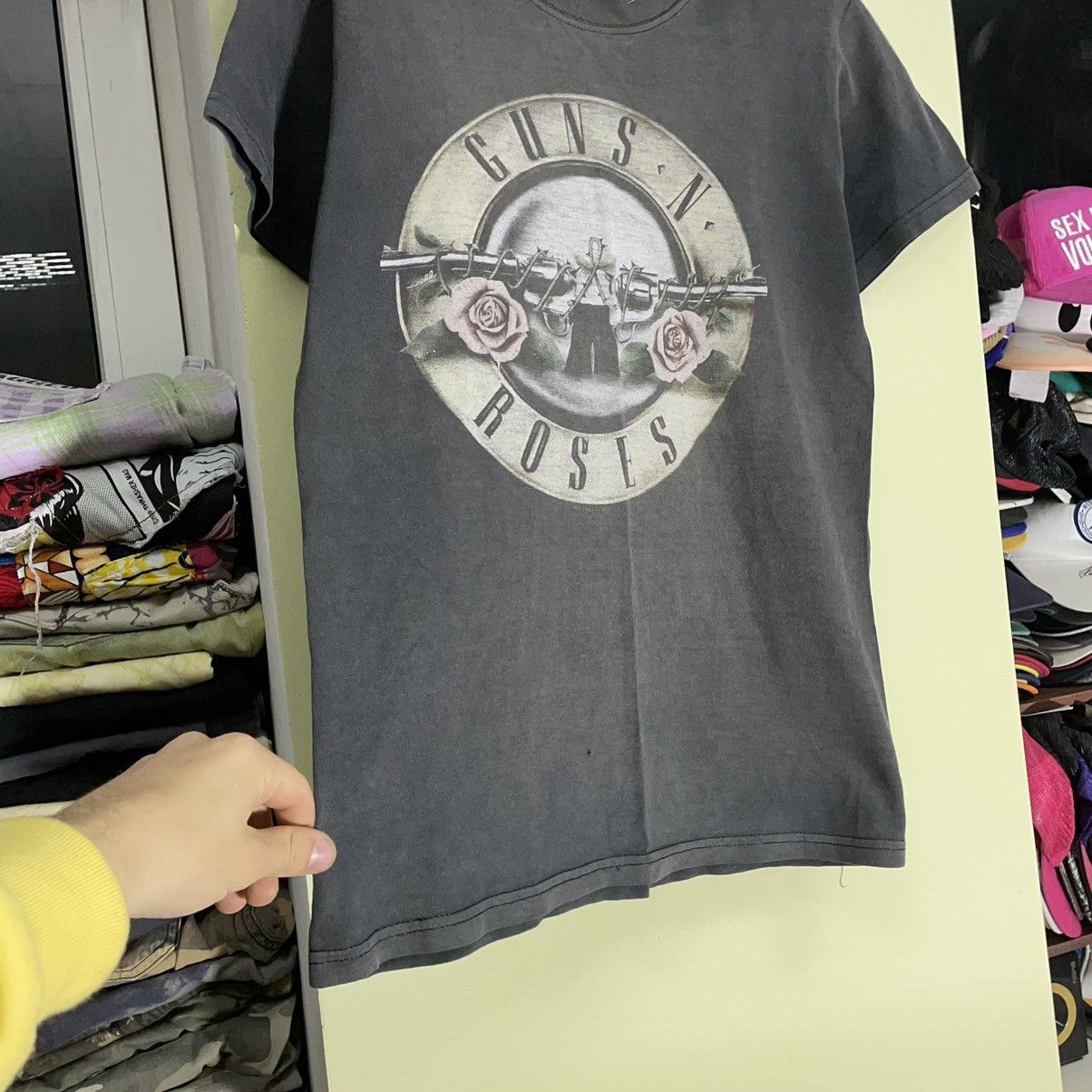 Vintage Vintage 90s Guns N Roses Sun Faded Graphic Band Tee Grunge S Size US S / EU 44-46 / 1 - 5 Thumbnail