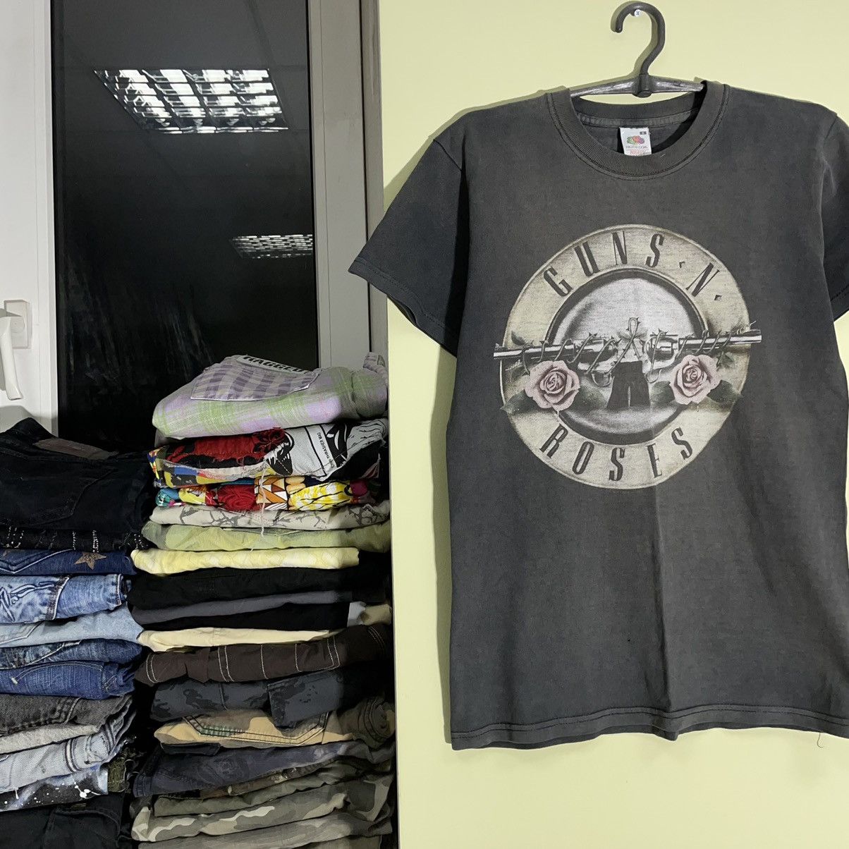 Vintage Vintage 90s Guns N Roses Sun Faded Graphic Band Tee Grunge S Size US S / EU 44-46 / 1 - 4 Thumbnail