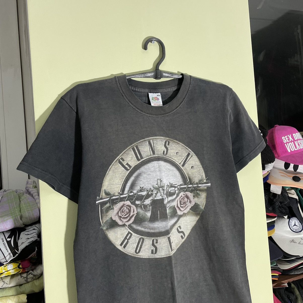 Vintage Vintage 90s Guns N Roses Sun Faded Graphic Band Tee Grunge S Size US S / EU 44-46 / 1 - 1 Thumbnail