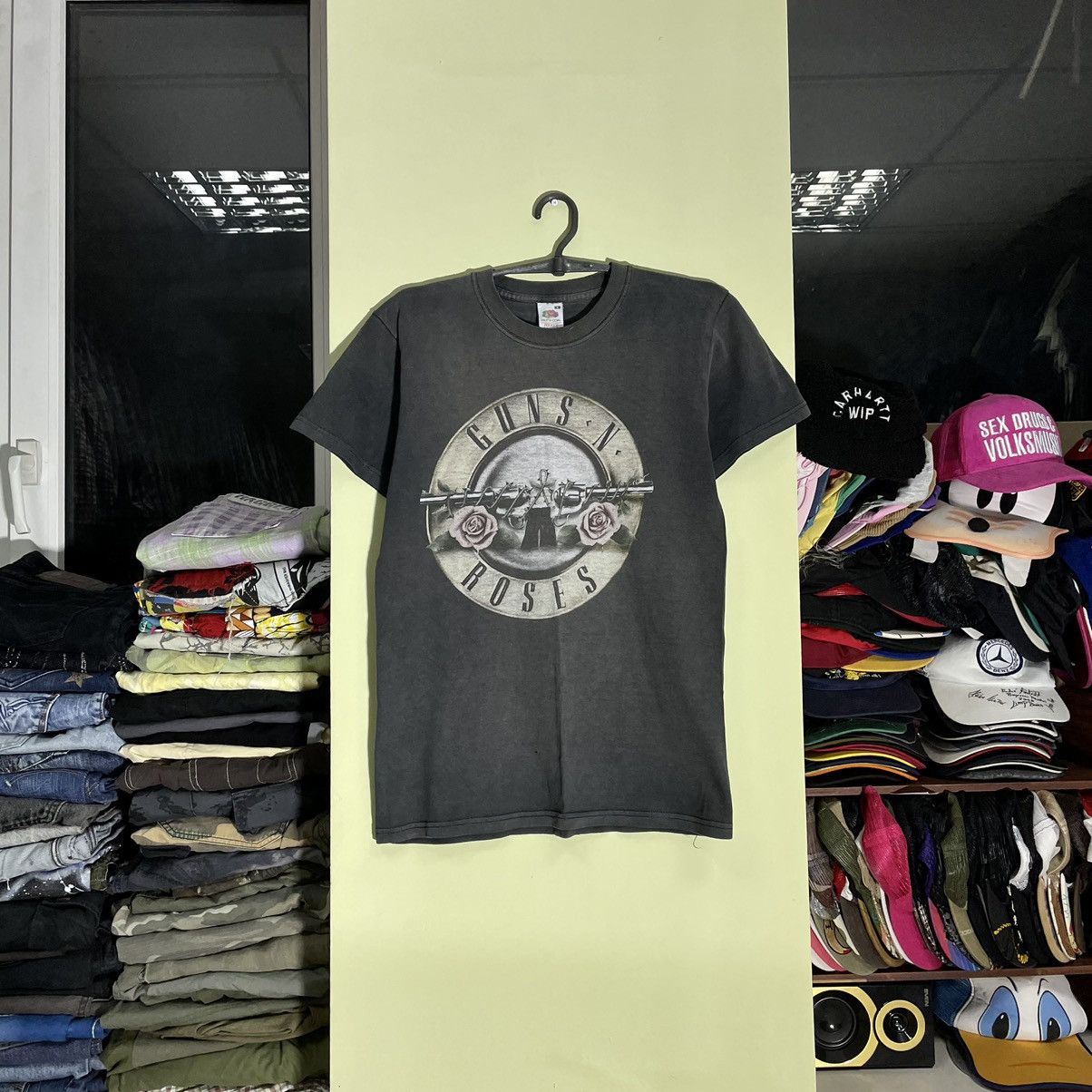 Vintage Vintage 90s Guns N Roses Sun Faded Graphic Band Tee Grunge S Size US S / EU 44-46 / 1 - 2 Thumbnail