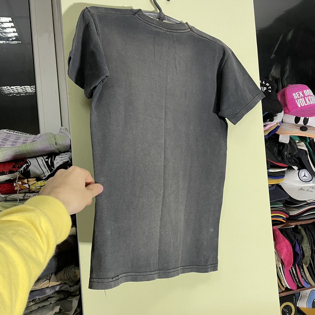 Vintage Vintage 90s Guns N Roses Sun Faded Graphic Band Tee Grunge S Size US S / EU 44-46 / 1 - 6 Thumbnail