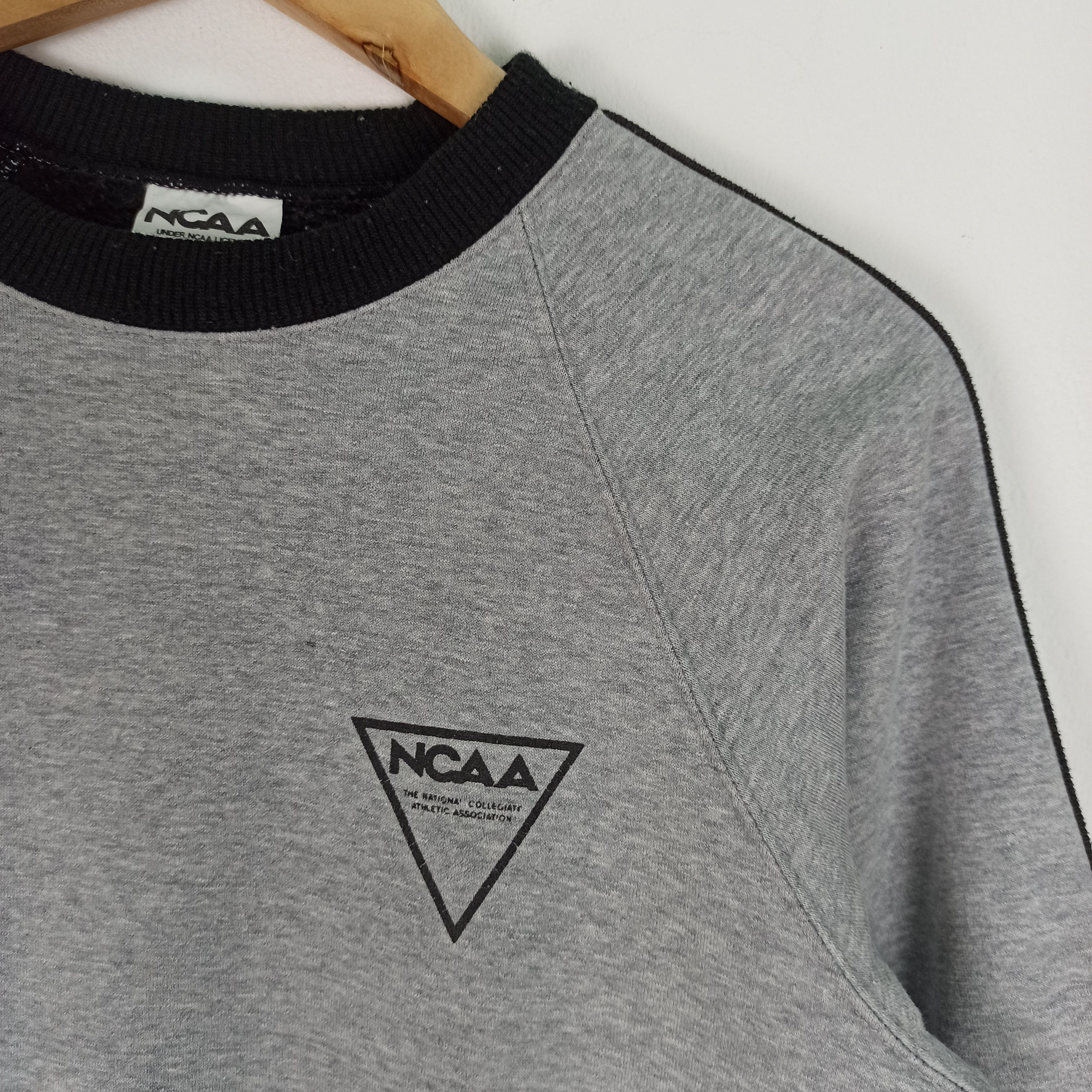 Descente Vintage NCAA Descente Sportswear Sweatshirt Ringer Size US M / EU 48-50 / 2 - 4 Thumbnail