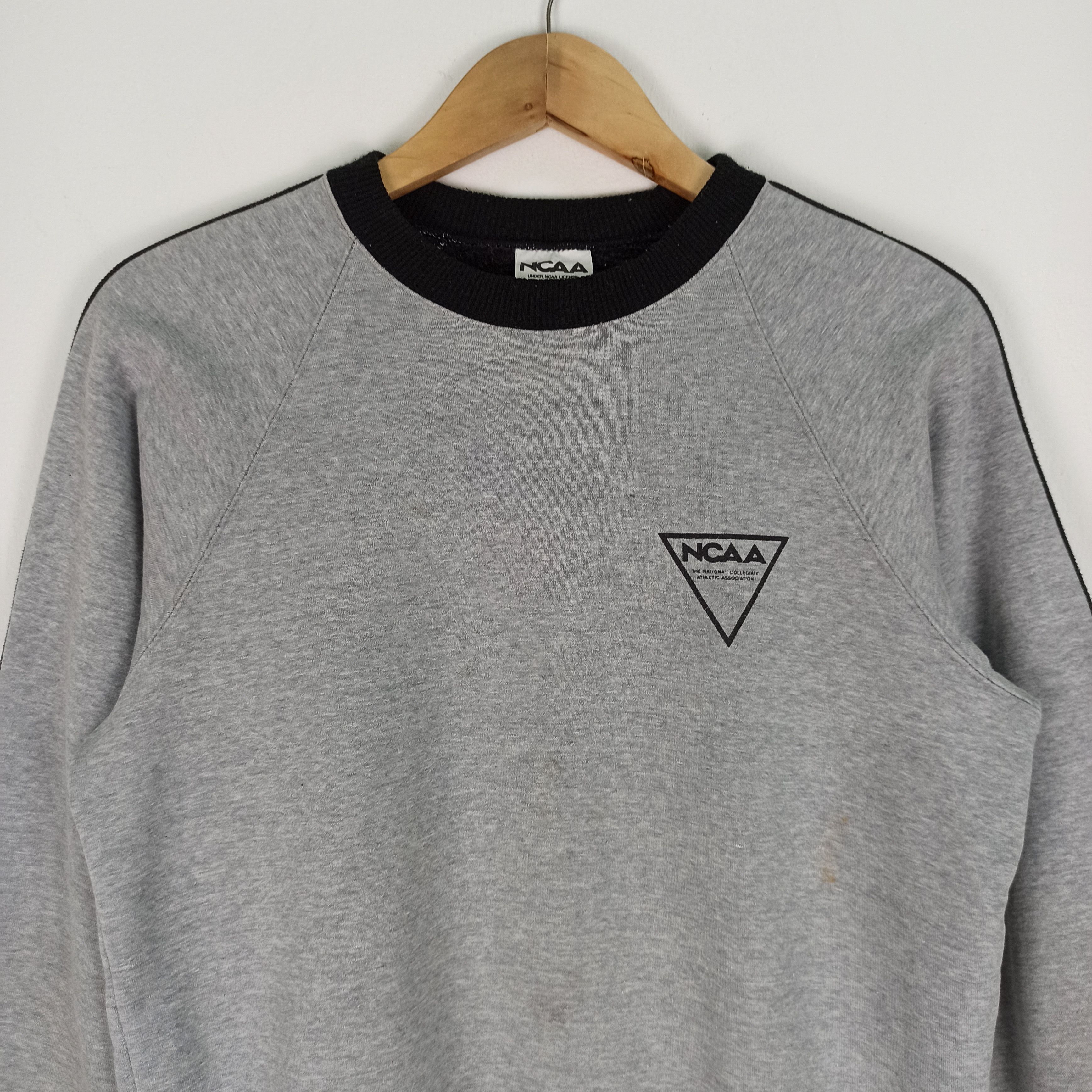 Descente Vintage NCAA Descente Sportswear Sweatshirt Ringer Size US M / EU 48-50 / 2 - 3 Thumbnail