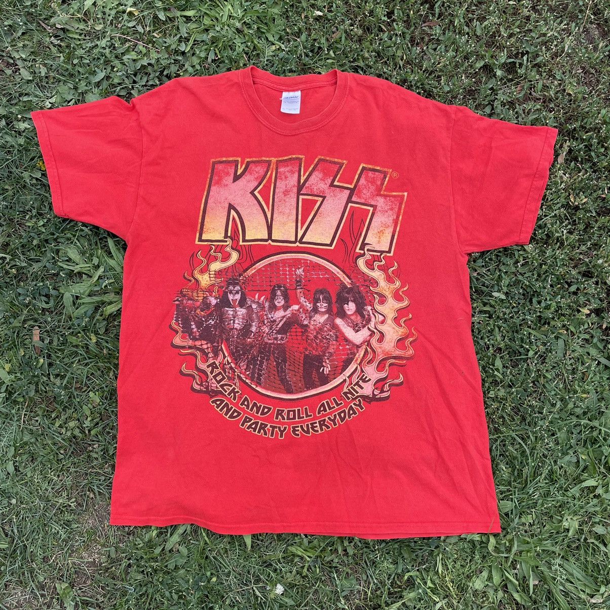 Vintage Vintage Y2K Kiss Band Graphic Tee Sun Faded Streetwear XL Size US XL / EU 56 / 4 - 1 Thumbnail