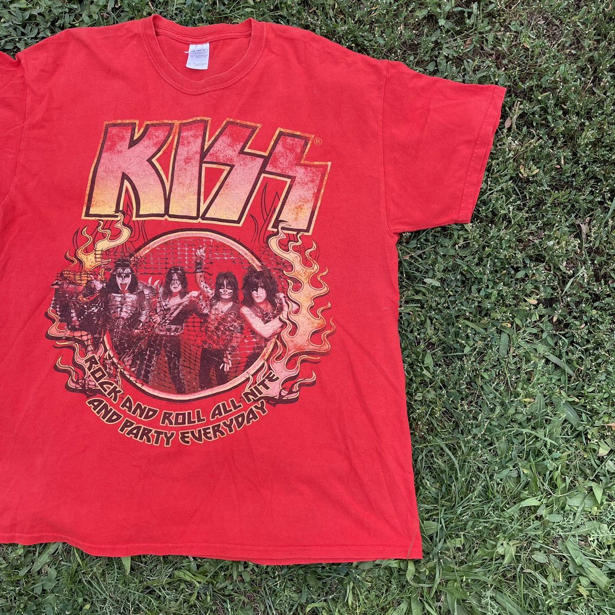 Vintage Vintage Y2K Kiss Band Graphic Tee Sun Faded Streetwear XL Size US XL / EU 56 / 4 - 2 Thumbnail