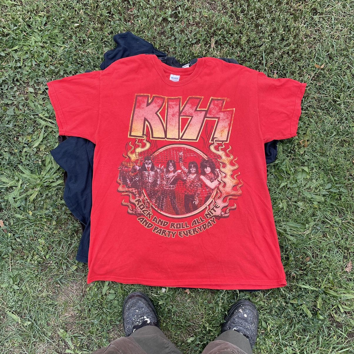 Vintage Vintage Y2K Kiss Band Graphic Tee Sun Faded Streetwear XL Size US XL / EU 56 / 4 - 5 Thumbnail