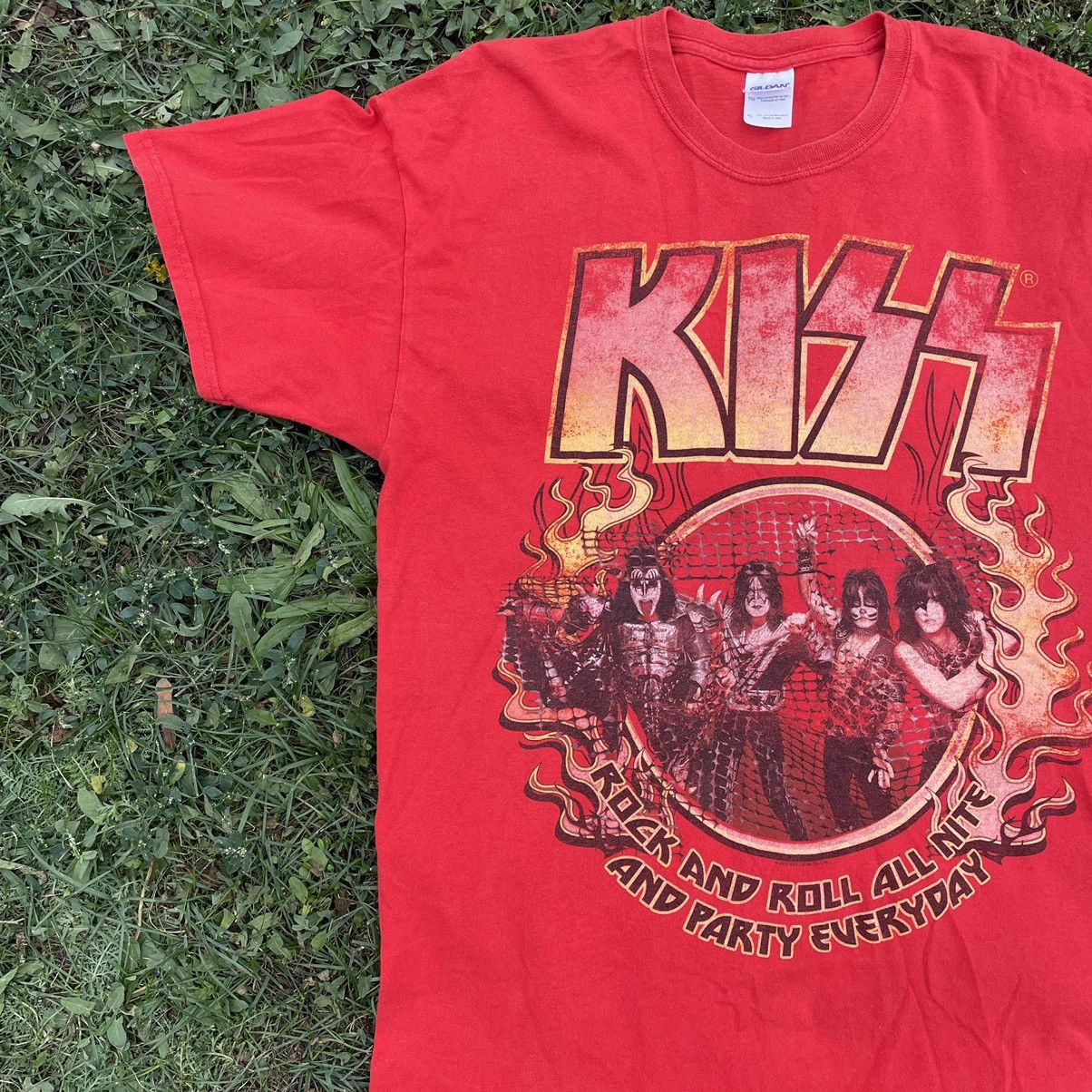 Vintage Vintage Y2K Kiss Band Graphic Tee Sun Faded Streetwear XL Size US XL / EU 56 / 4 - 3 Thumbnail