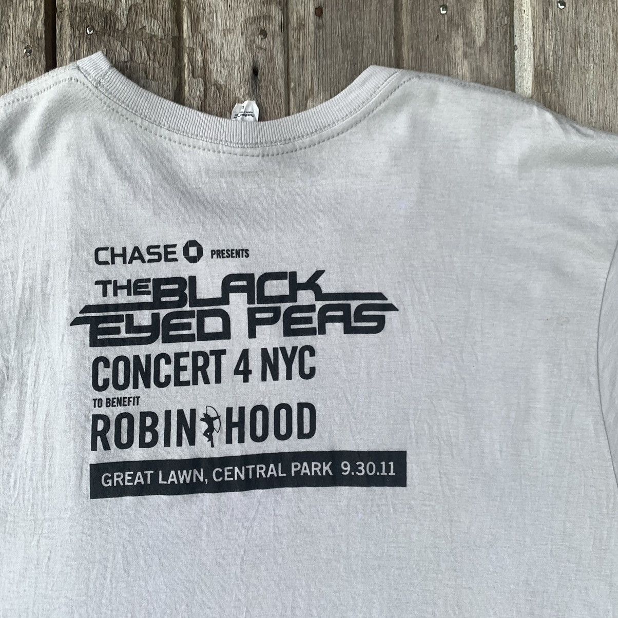 Band Tees The Black Eyed Peas 2011 Tour Tshirt Size US L / EU 52-54 / 3 - 4 Thumbnail