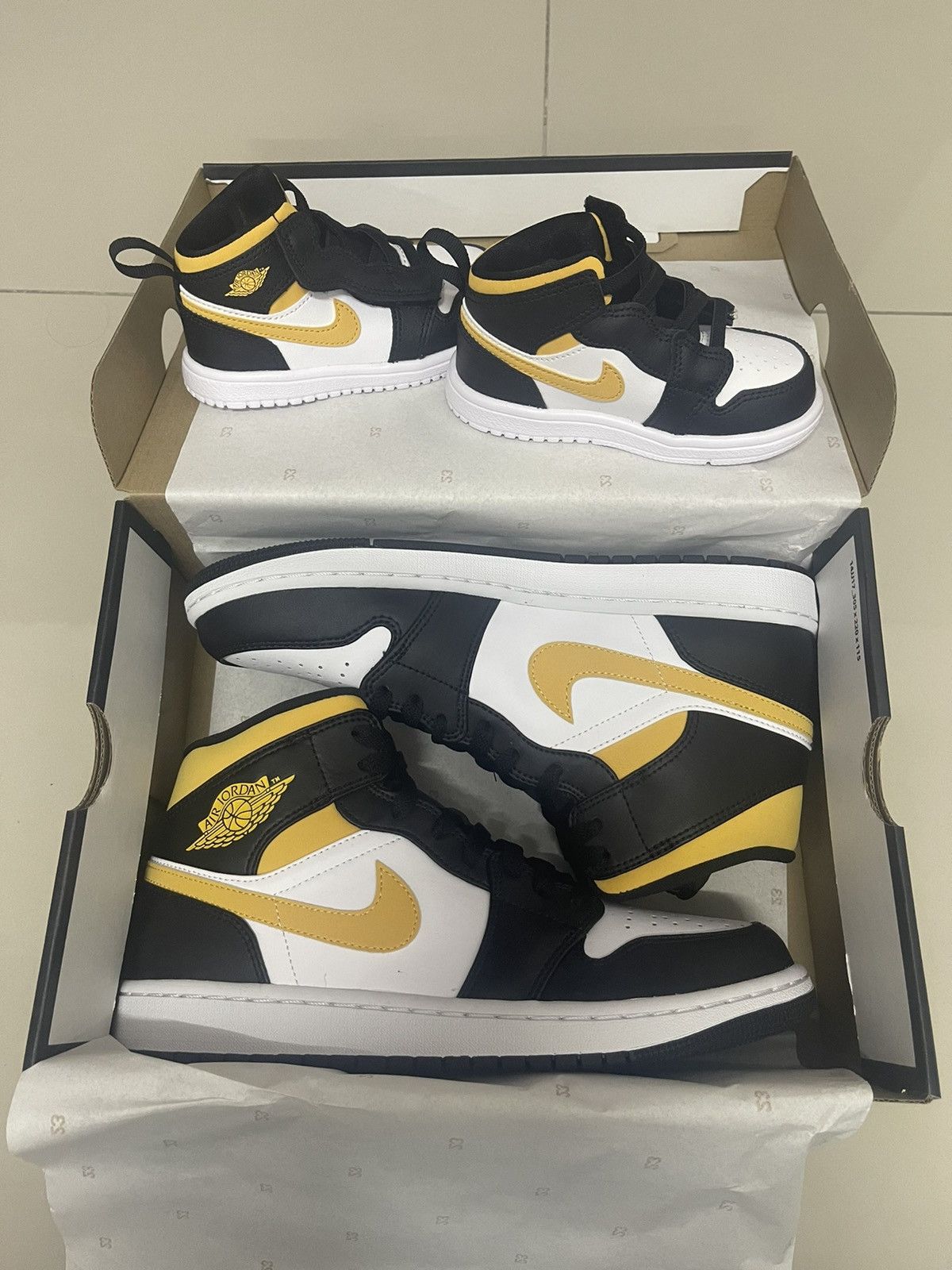Jordan Brand Nike AJ1 Air Jordan Mid Pollen Size US 9 / EU 42 - 1 Thumbnail