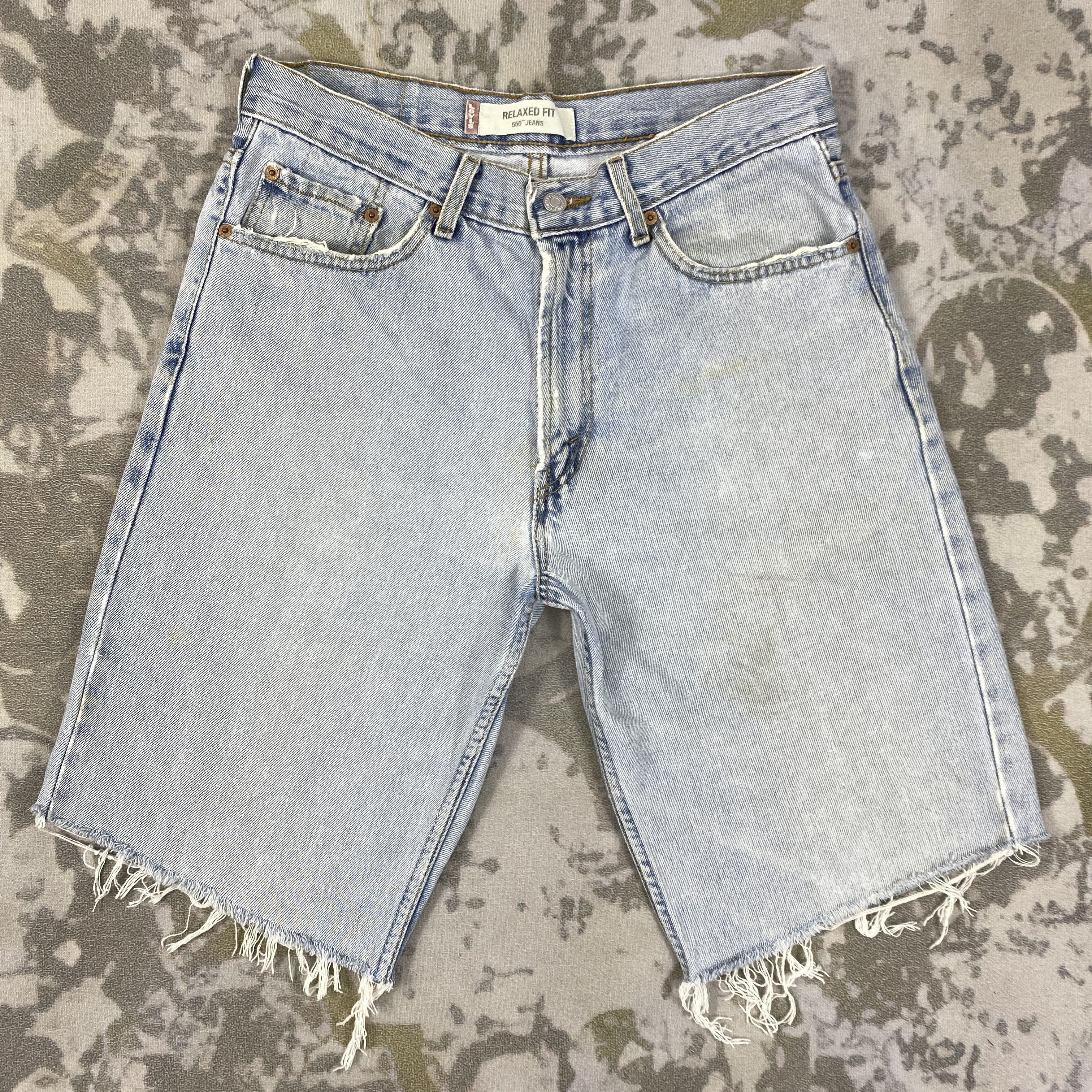 Light Wash Vintage Levi's 550 Short Jeans 34x12 -JN2740